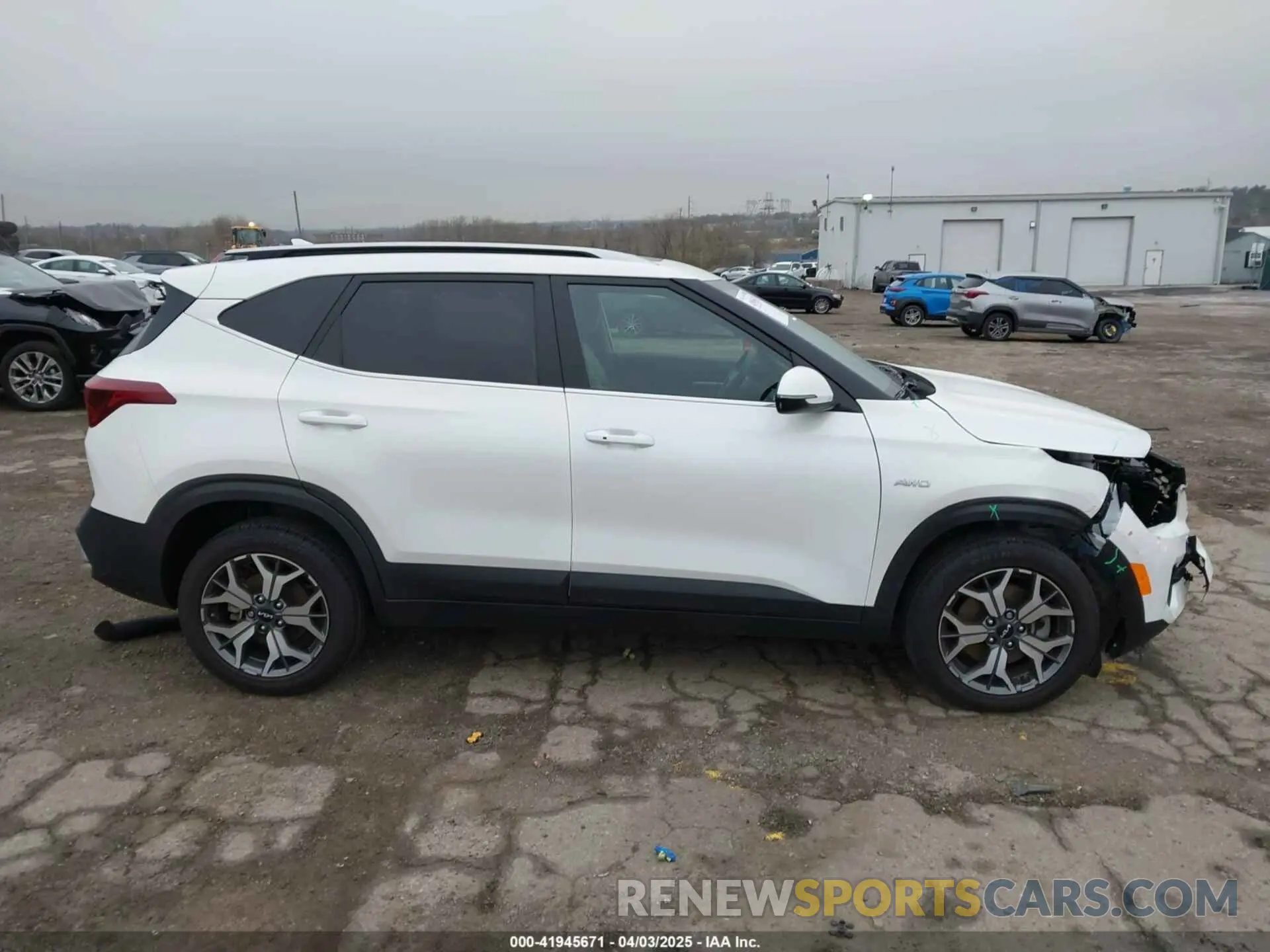 14 fotografías del automóvil dañado KNDERCAA6N7271678 KIA SELTOS 2022