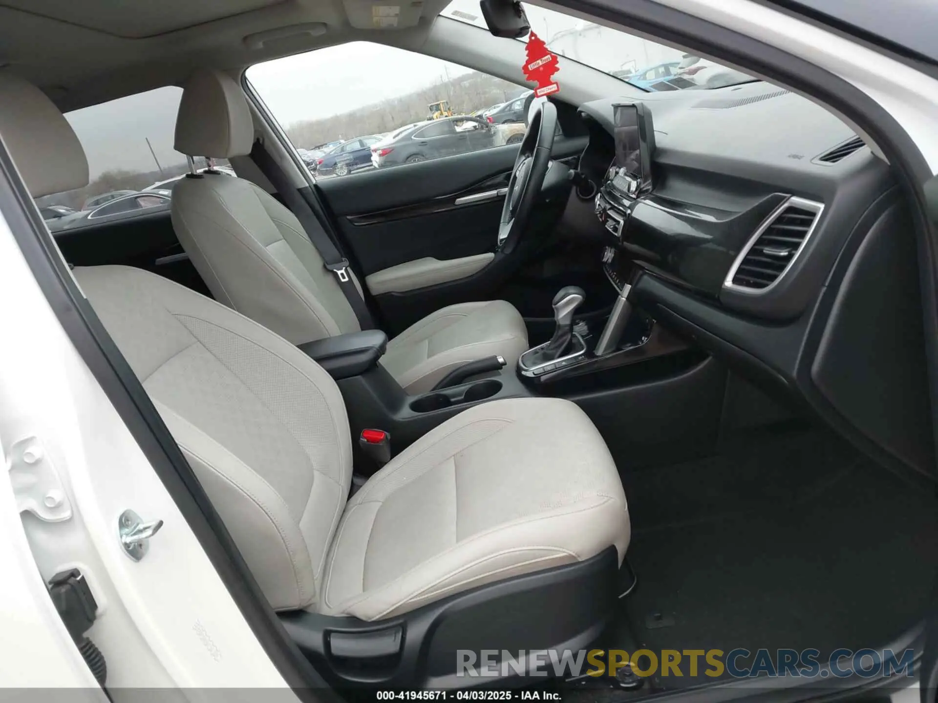 5 fotografías del automóvil dañado KNDERCAA6N7271678 KIA SELTOS 2022