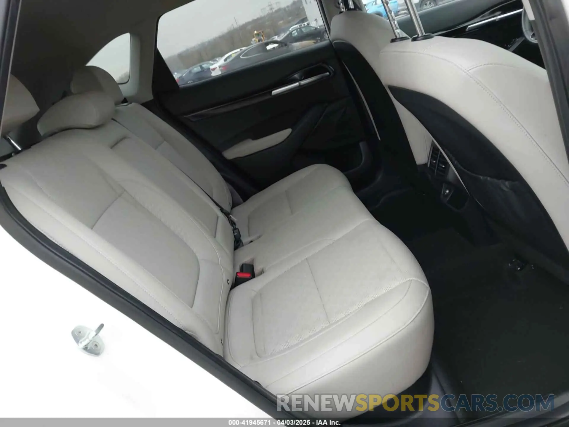 8 fotografías del automóvil dañado KNDERCAA6N7271678 KIA SELTOS 2022