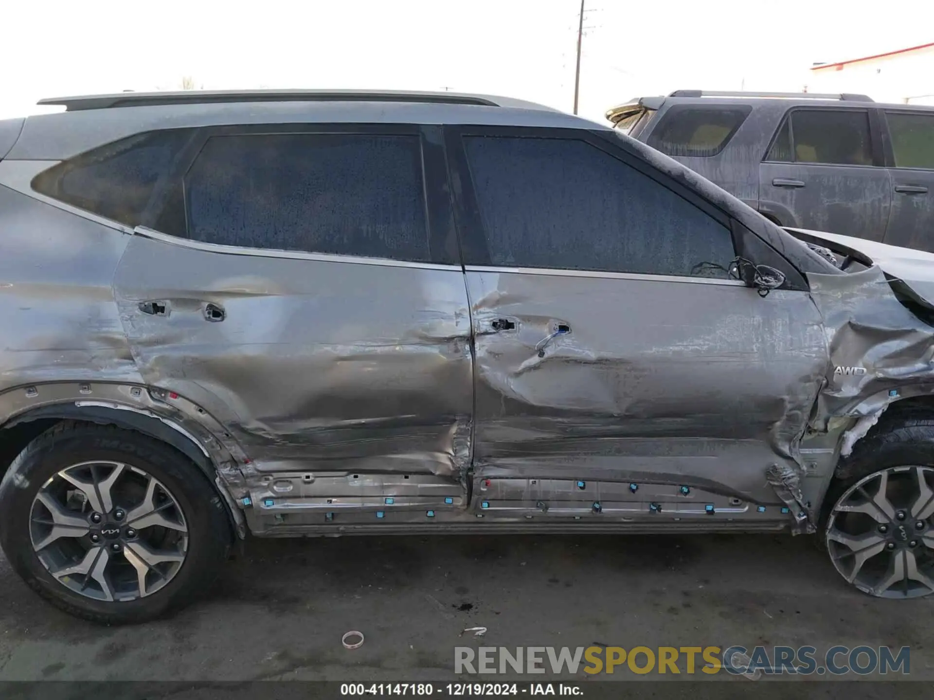 12 fotografías del automóvil dañado KNDERCAA6N7273348 KIA SELTOS 2022