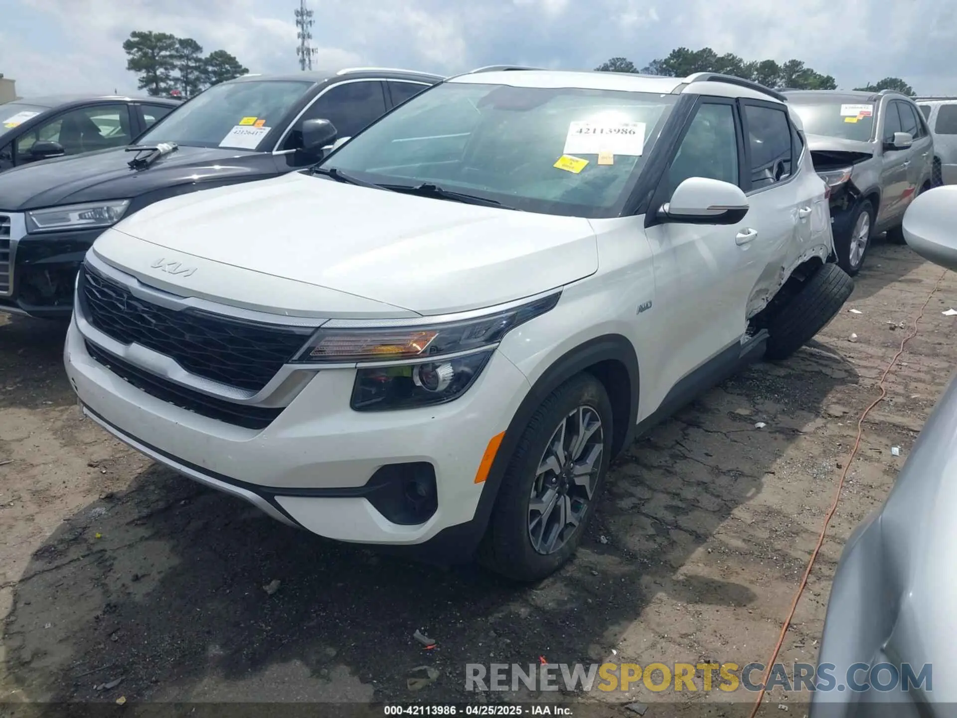 2 fotografías del automóvil dañado KNDERCAAXN7287172 KIA SELTOS 2022