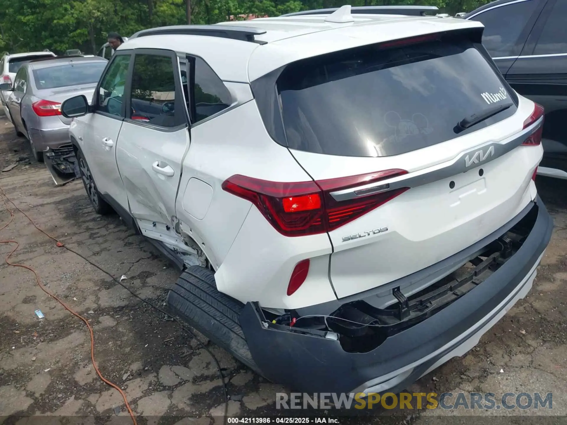 3 fotografías del automóvil dañado KNDERCAAXN7287172 KIA SELTOS 2022