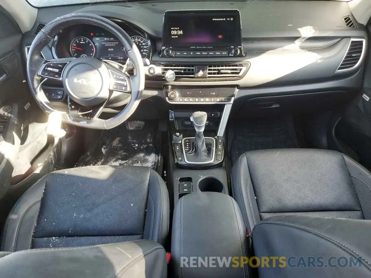 8 fotografías del automóvil dañado KNDETCA22N7293929 KIA SELTOS 2022