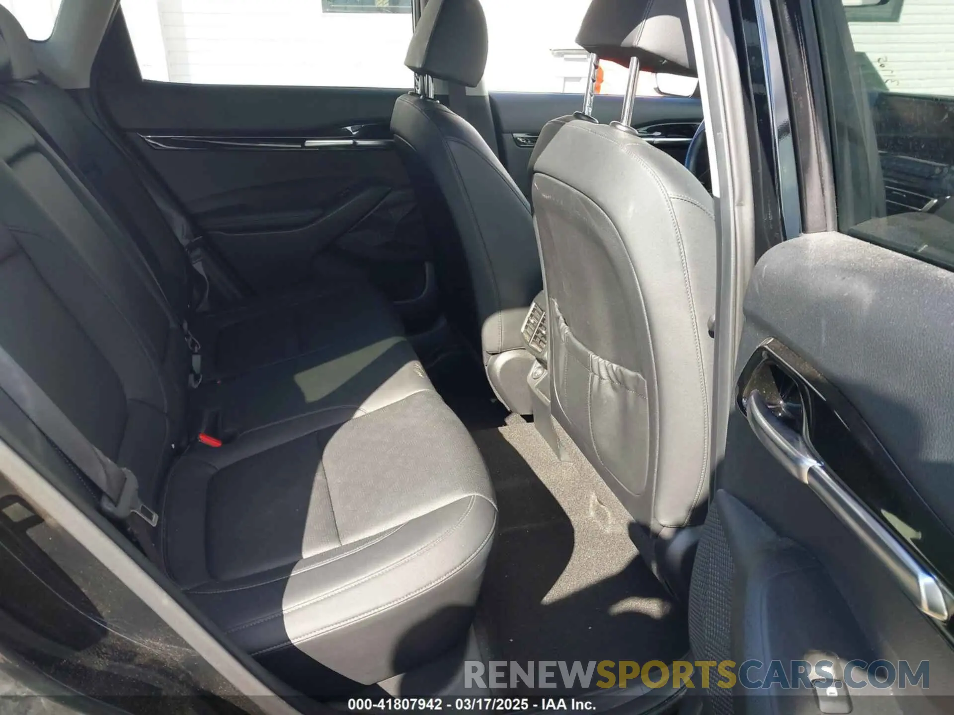 8 fotografías del automóvil dañado KNDETCA23N7301181 KIA SELTOS 2022