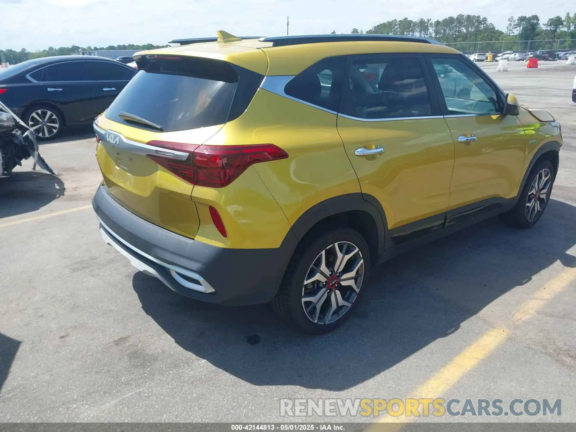 4 fotografías del automóvil dañado KNDETCA24N7277683 KIA SELTOS 2022
