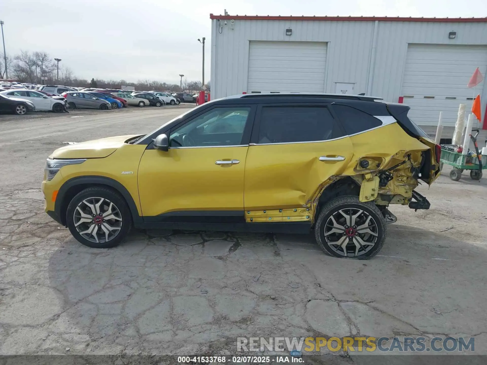 14 fotografías del automóvil dañado KNDETCA25N7274582 KIA SELTOS 2022