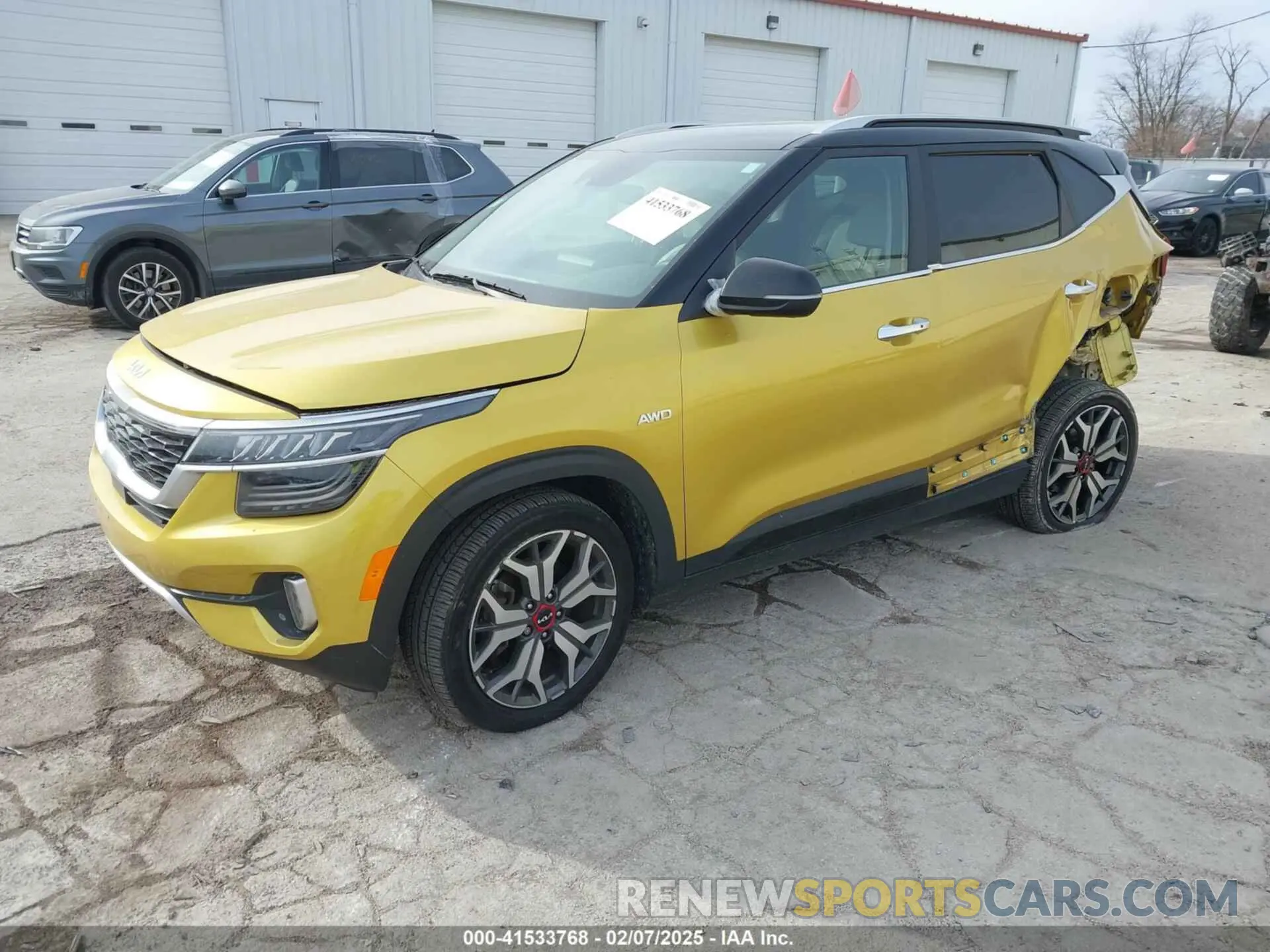 2 fotografías del automóvil dañado KNDETCA25N7274582 KIA SELTOS 2022