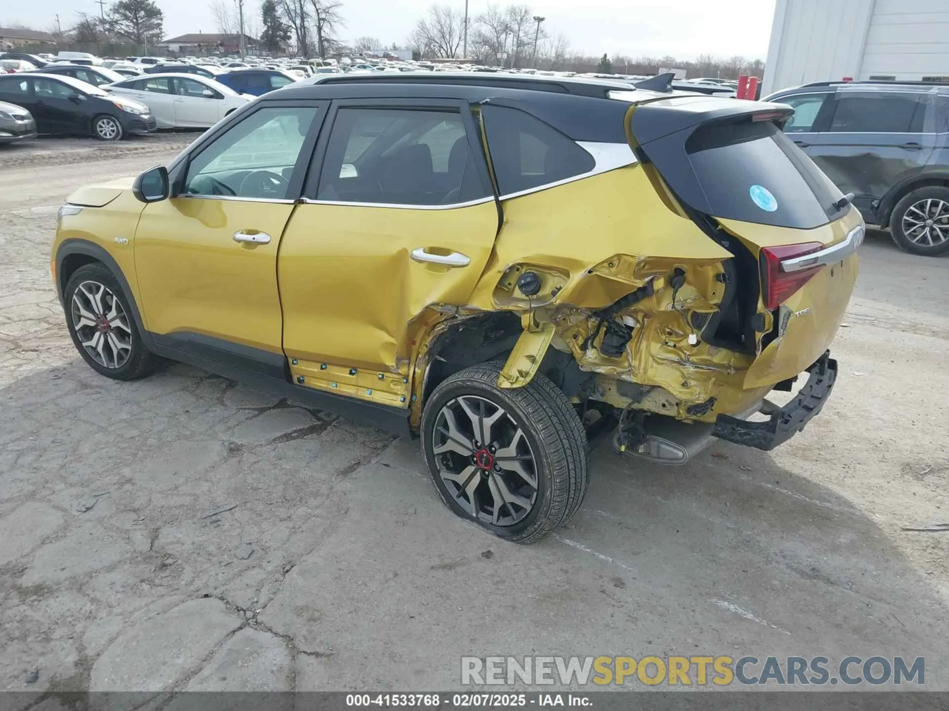 3 fotografías del automóvil dañado KNDETCA25N7274582 KIA SELTOS 2022
