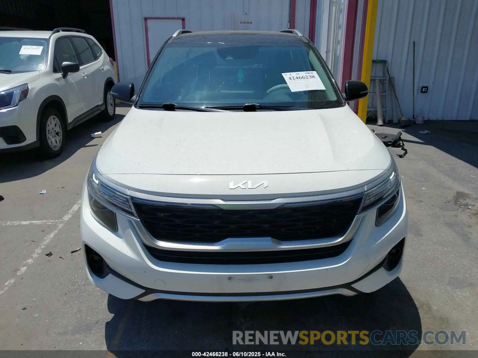 12 fotografías del automóvil dañado KNDEU2AA0N7313075 KIA SELTOS 2022