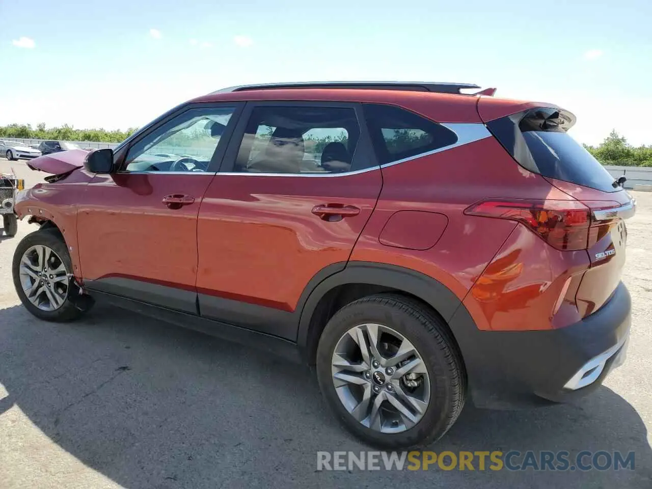 2 fotografías del automóvil dañado KNDEU2AA4N7260056 KIA SELTOS 2022