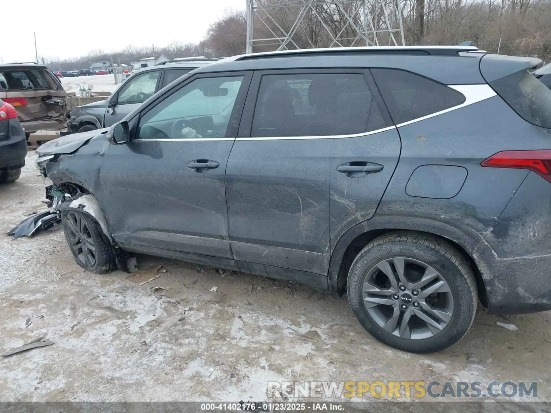 15 fotografías del automóvil dañado KNDEU2AA6N7306535 KIA SELTOS 2022