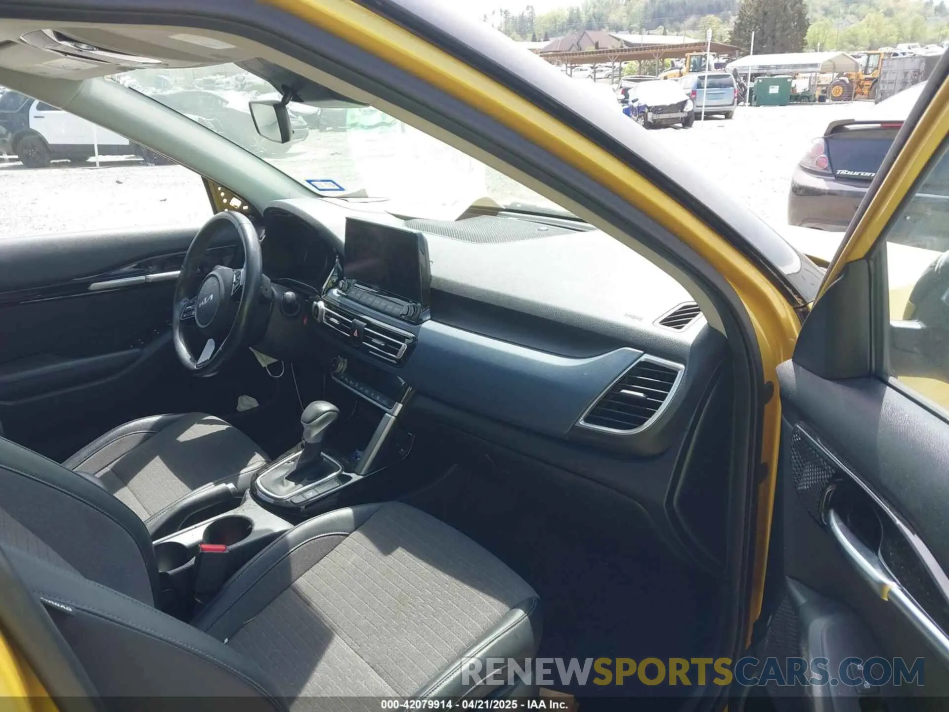 5 fotografías del automóvil dañado KNDEU2AA9N7246153 KIA SELTOS 2022