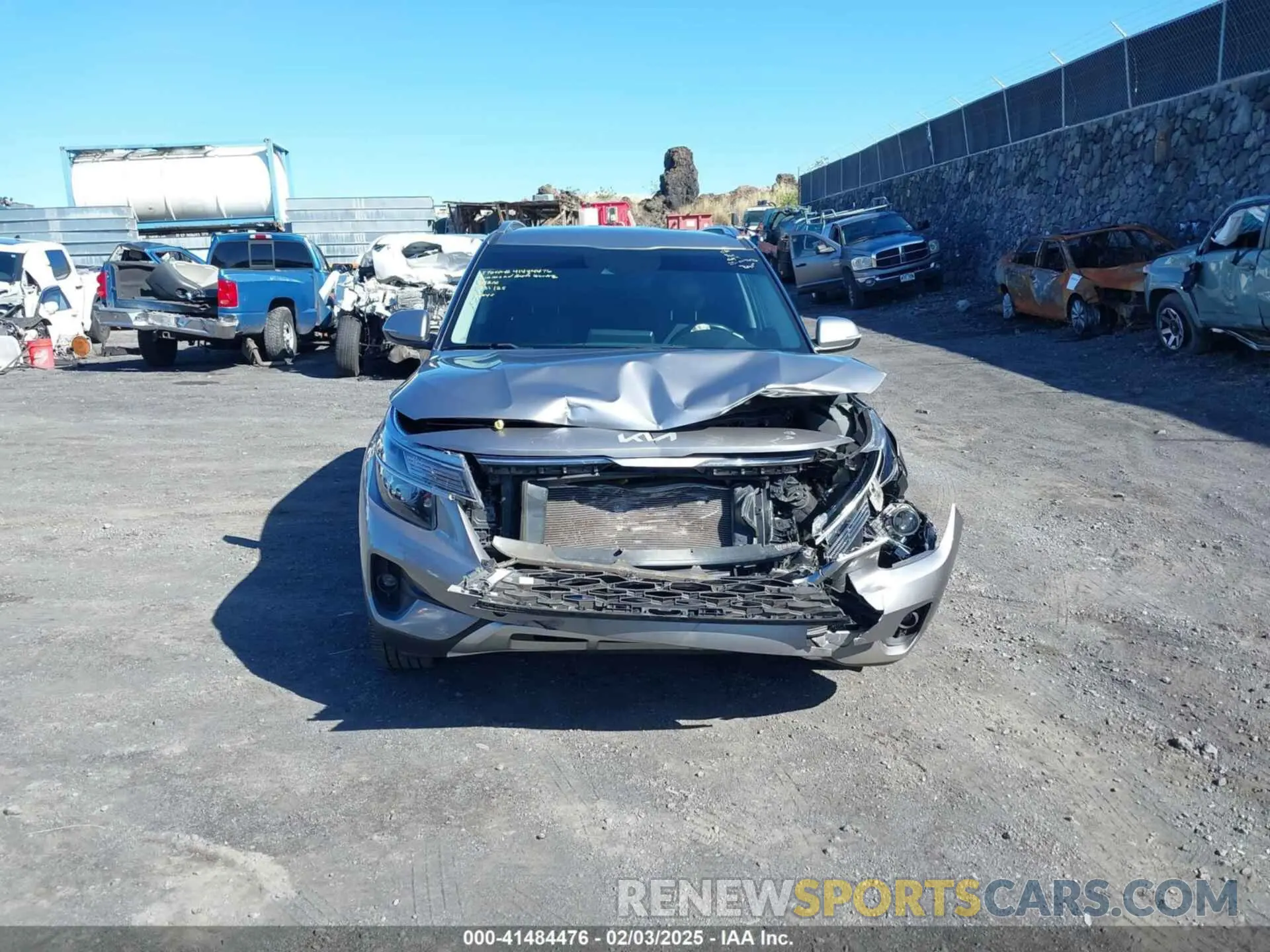 12 fotografías del automóvil dañado KNDEU2AA9N7269187 KIA SELTOS 2022