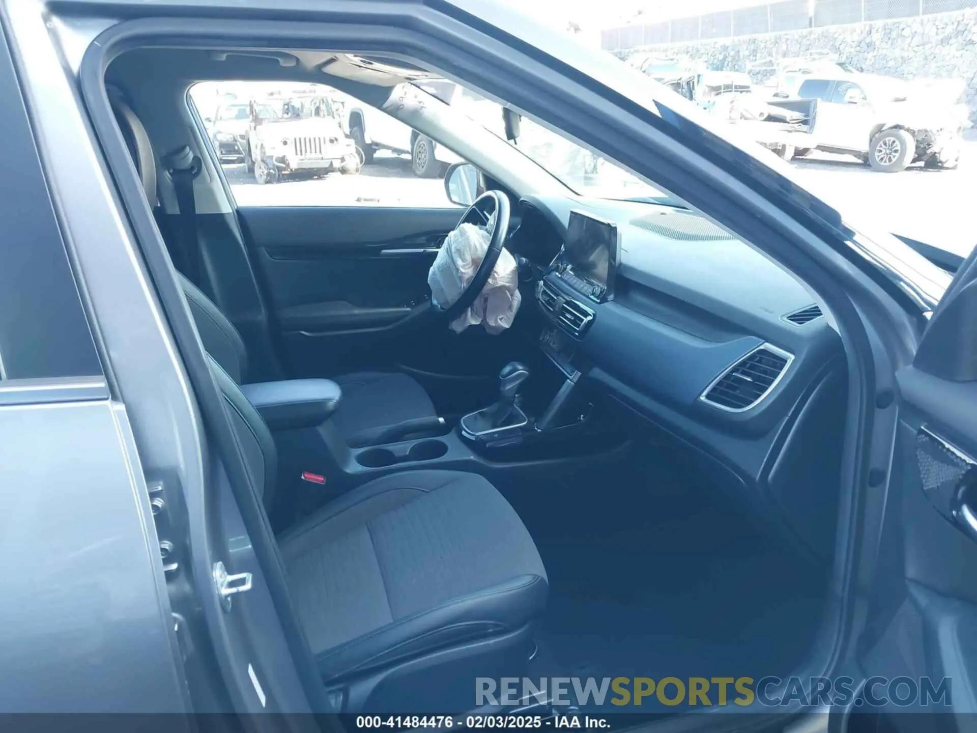 5 fotografías del automóvil dañado KNDEU2AA9N7269187 KIA SELTOS 2022