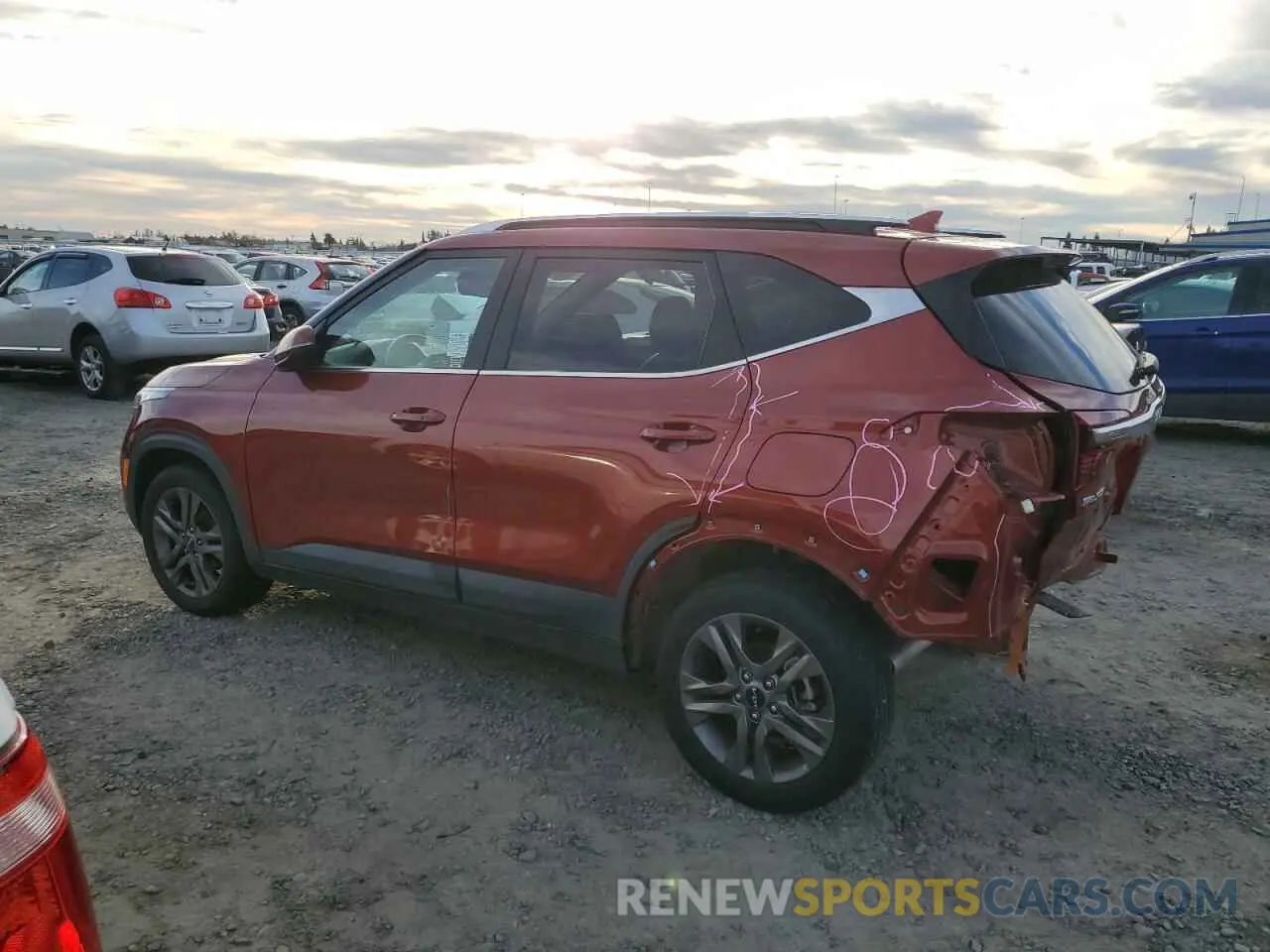 2 fotografías del automóvil dañado KNDEU2AA9N7284269 KIA SELTOS 2022