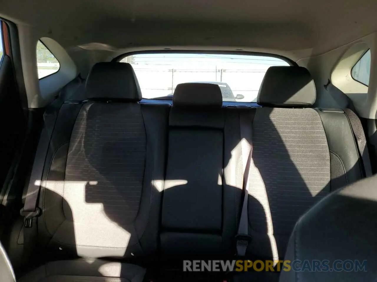 10 fotografías del automóvil dañado KNDEU2AAXN7286483 KIA SELTOS 2022