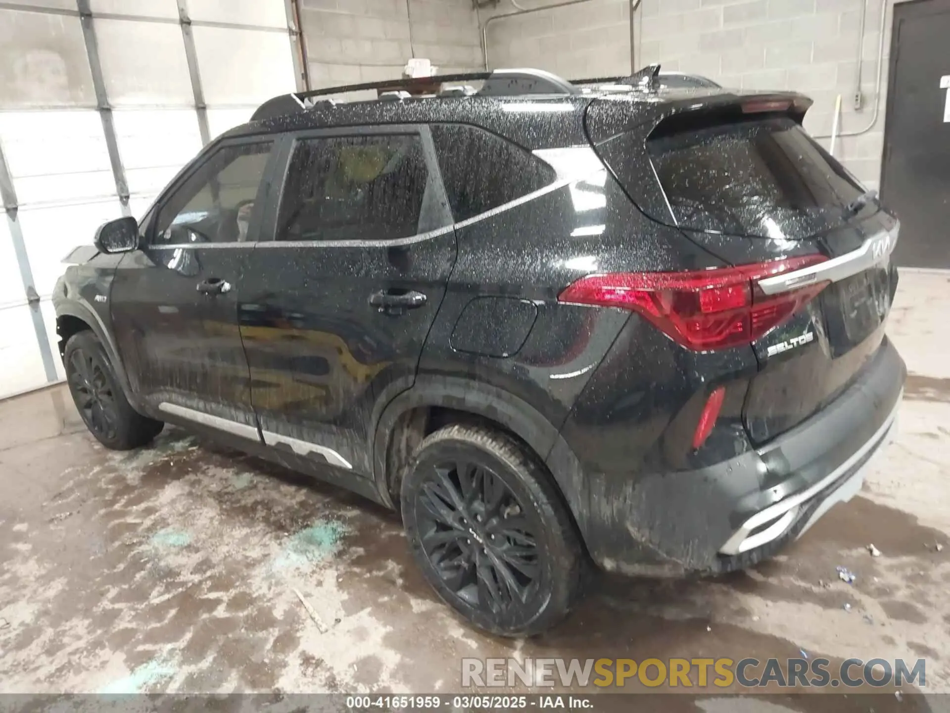 3 fotografías del automóvil dañado KNDEUCA21N7319417 KIA SELTOS 2022
