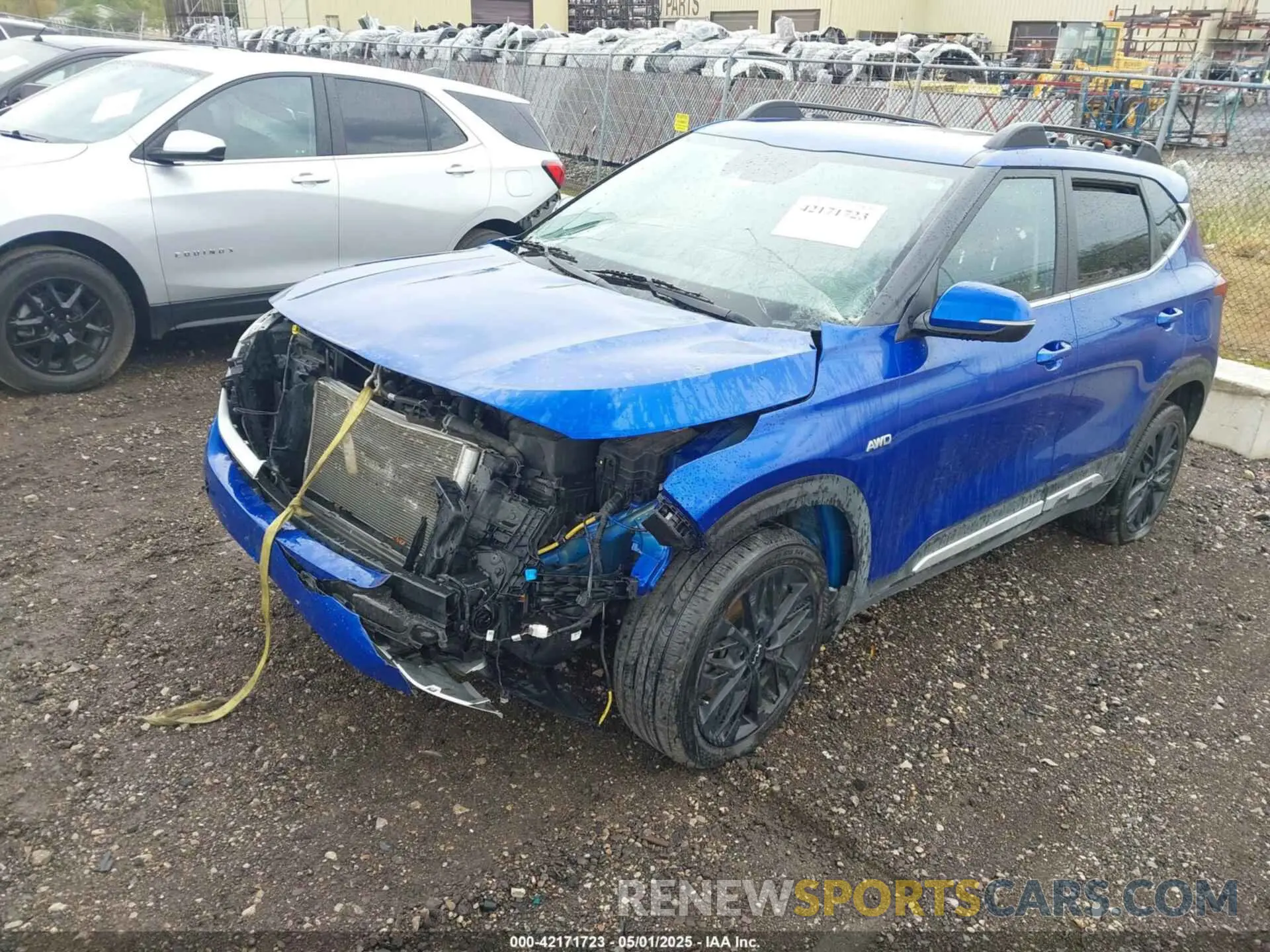 2 fotografías del automóvil dañado KNDEUCA22N7245165 KIA SELTOS 2022