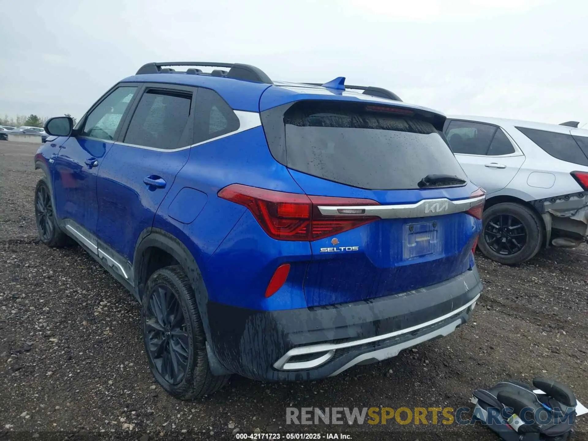 3 fotografías del automóvil dañado KNDEUCA22N7245165 KIA SELTOS 2022
