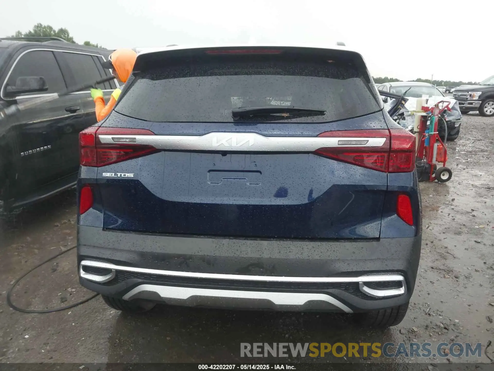 15 fotografías del automóvil dañado KNDEUCA24N7241036 KIA SELTOS 2022