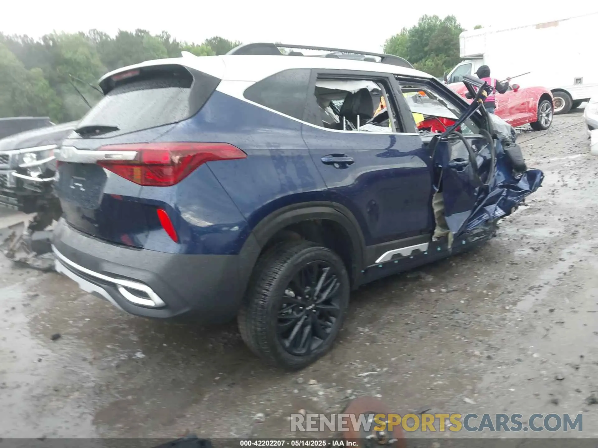 4 fotografías del automóvil dañado KNDEUCA24N7241036 KIA SELTOS 2022
