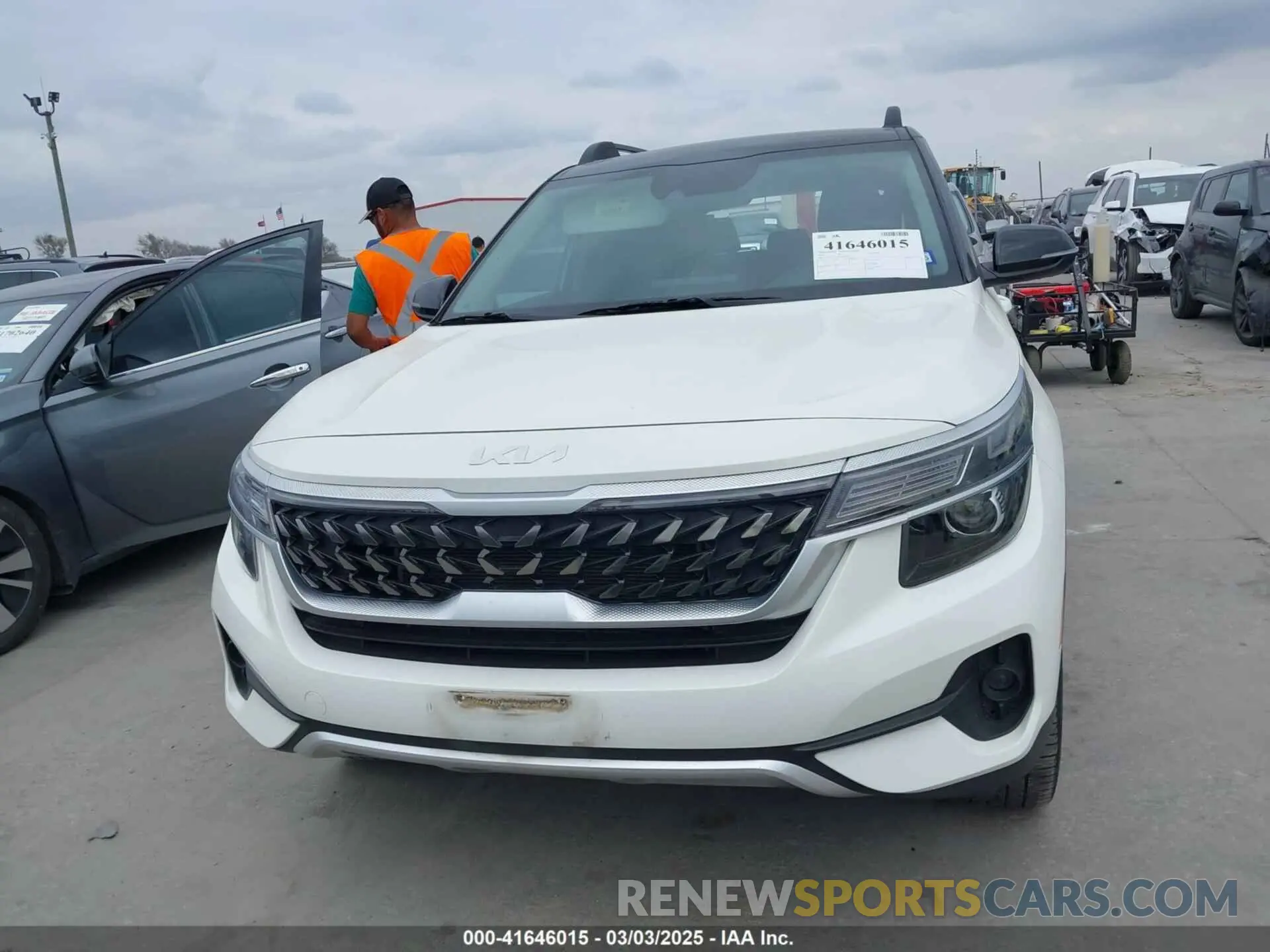 12 fotografías del automóvil dañado KNDEUCA27N7248501 KIA SELTOS 2022
