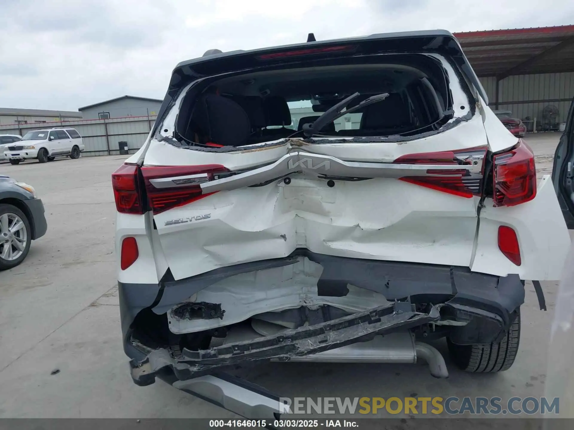 16 fotografías del automóvil dañado KNDEUCA27N7248501 KIA SELTOS 2022