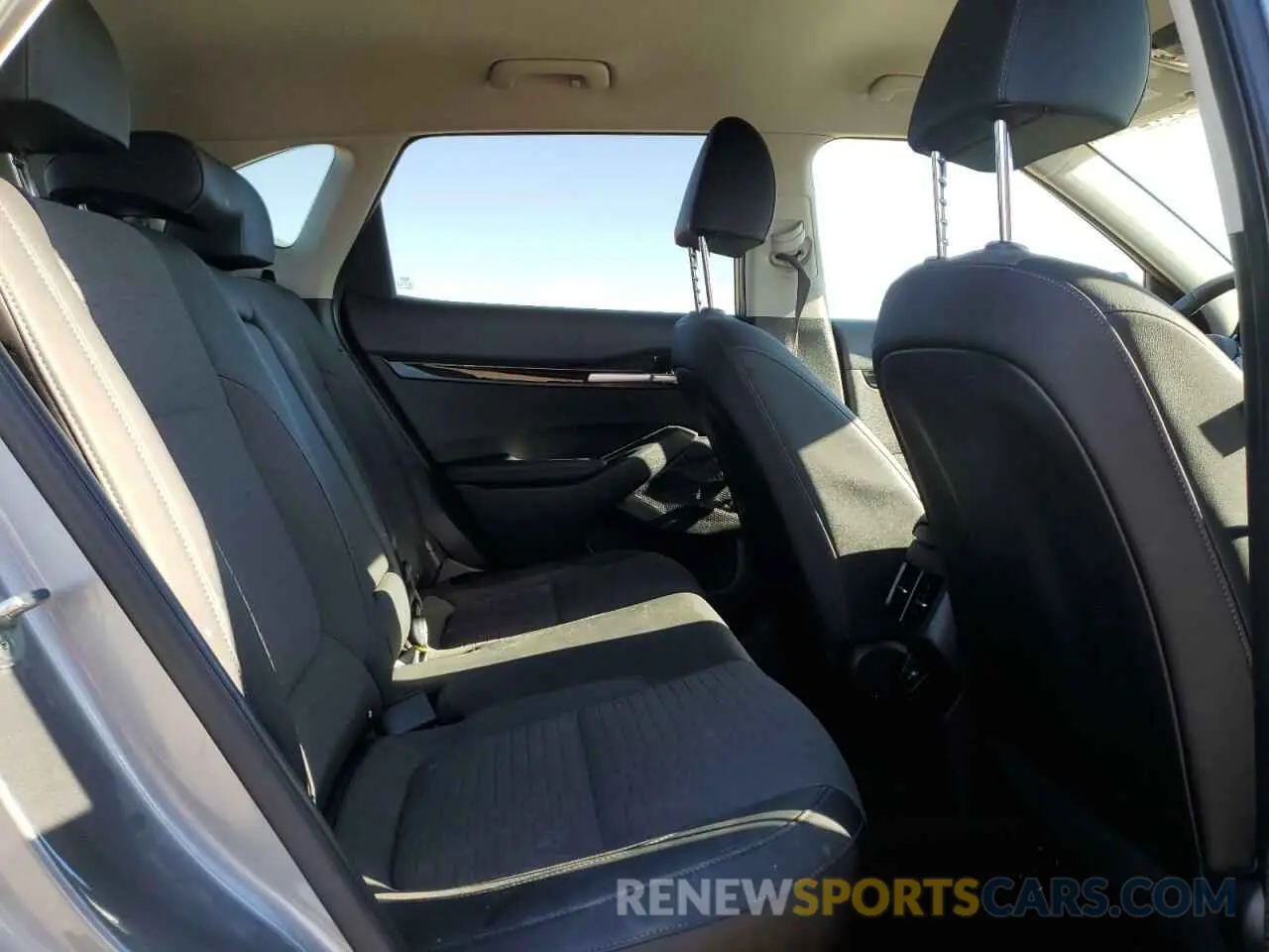 11 fotografías del automóvil dañado KNDEUCAA4N7262895 KIA SELTOS 2022