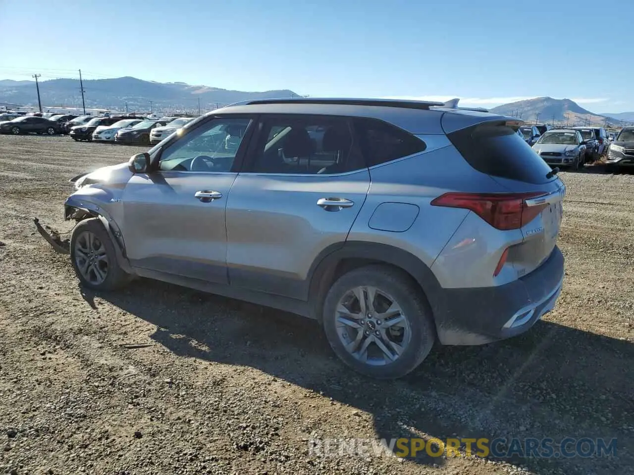 2 fotografías del automóvil dañado KNDEUCAA4N7262895 KIA SELTOS 2022