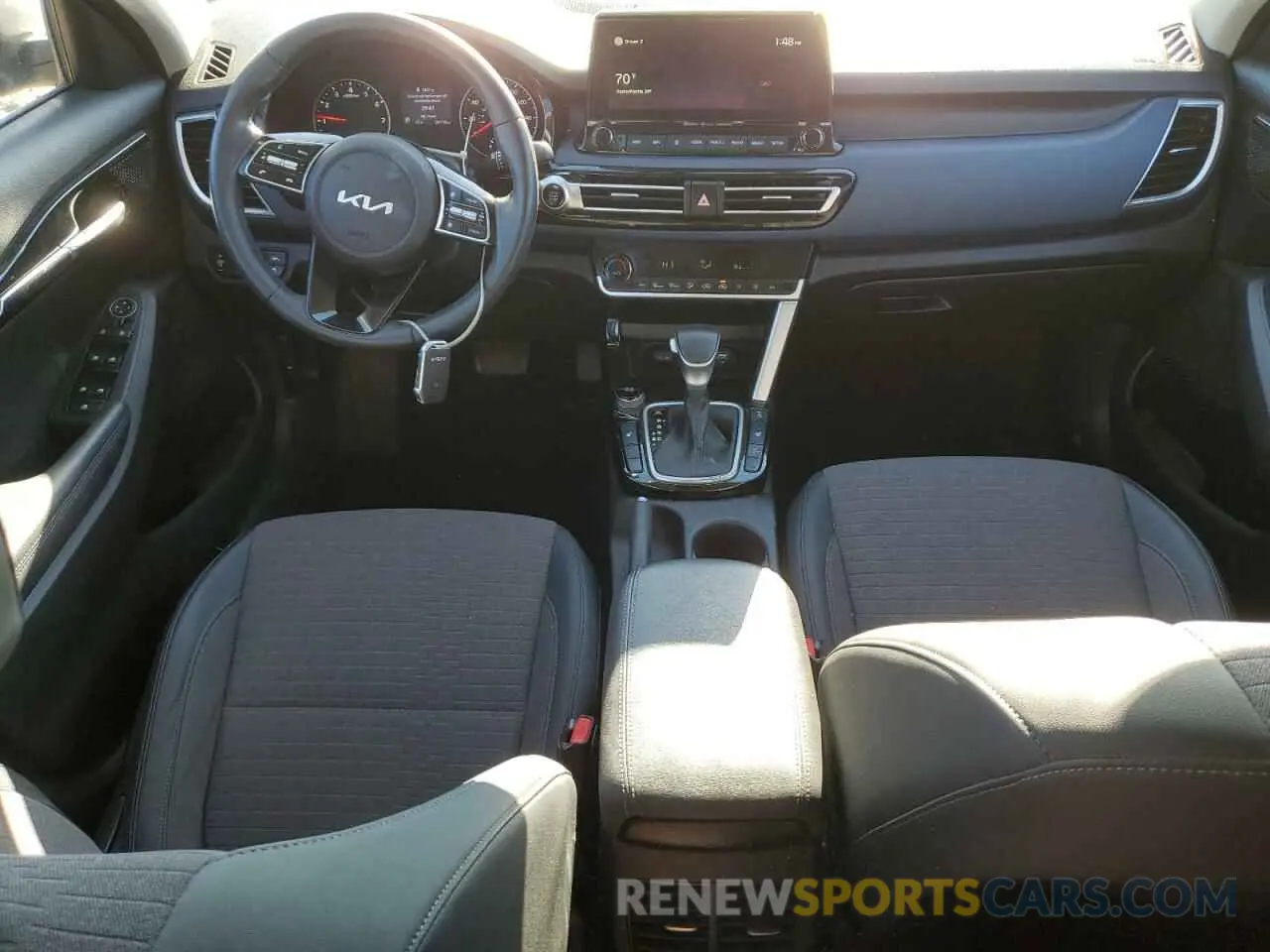 8 fotografías del automóvil dañado KNDEUCAA4N7262895 KIA SELTOS 2022