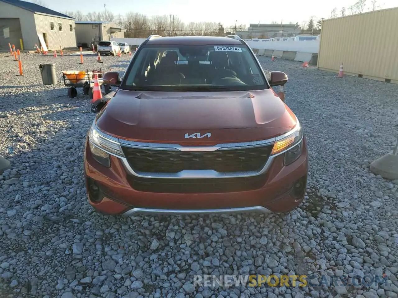 5 fotografías del automóvil dañado KNDEUCAA4N7318494 KIA SELTOS 2022