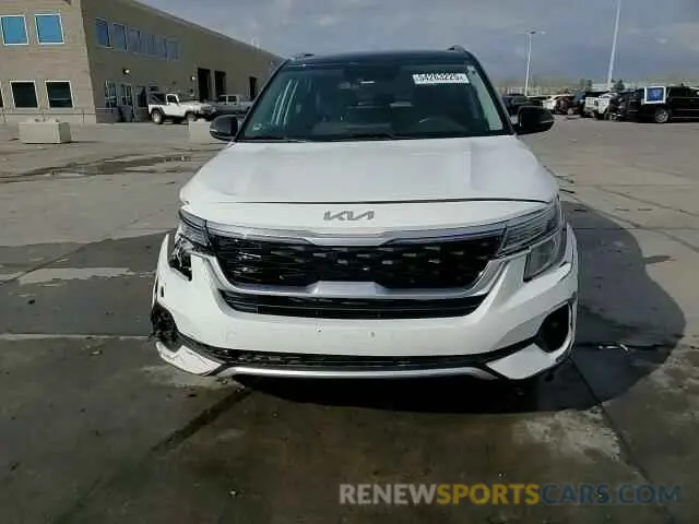 14 fotografías del automóvil dañado KNDEUCAA6N7276779 KIA SELTOS 2022