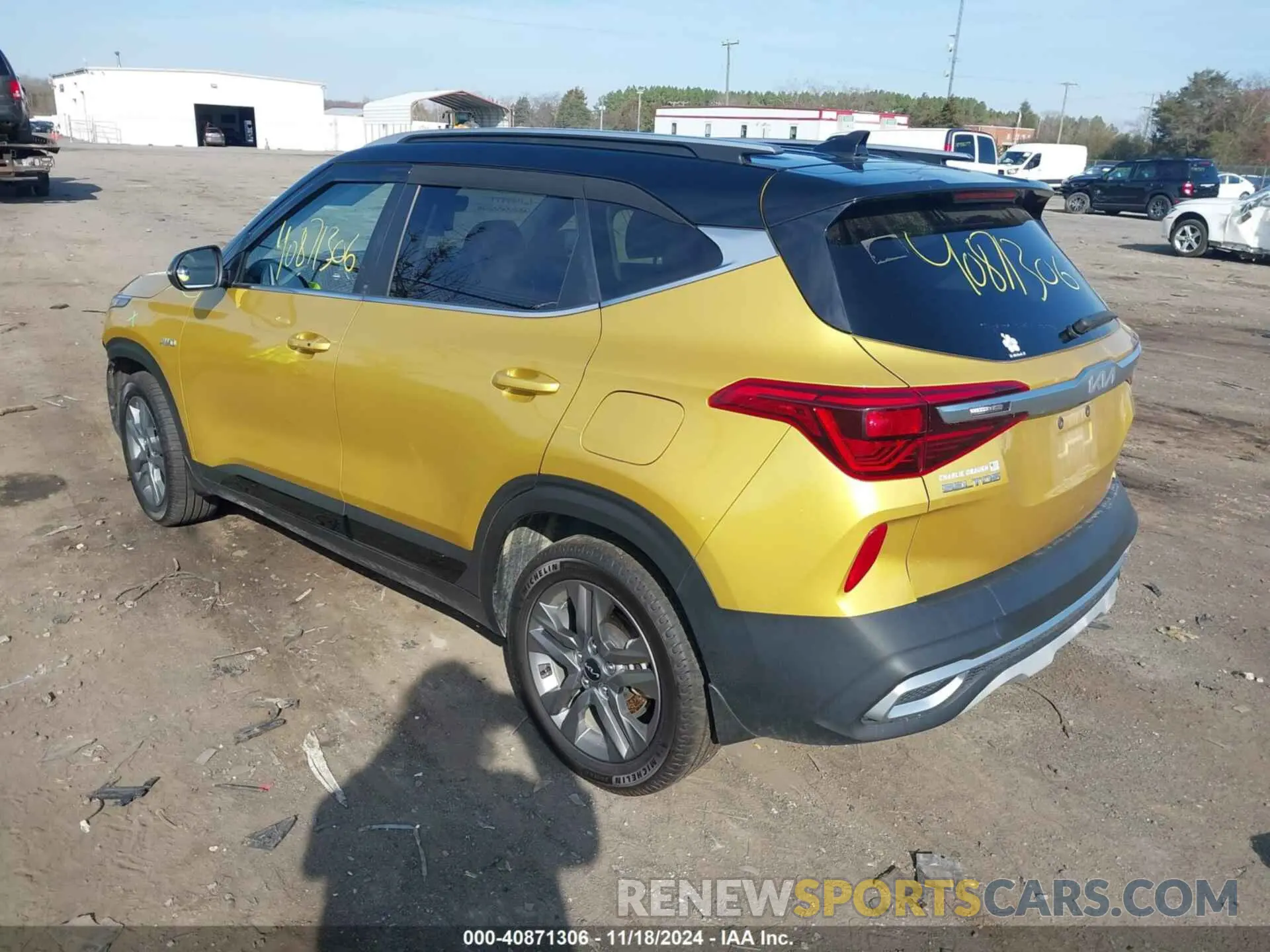 3 fotografías del automóvil dañado KNDEUCAA7N7311538 KIA SELTOS 2022