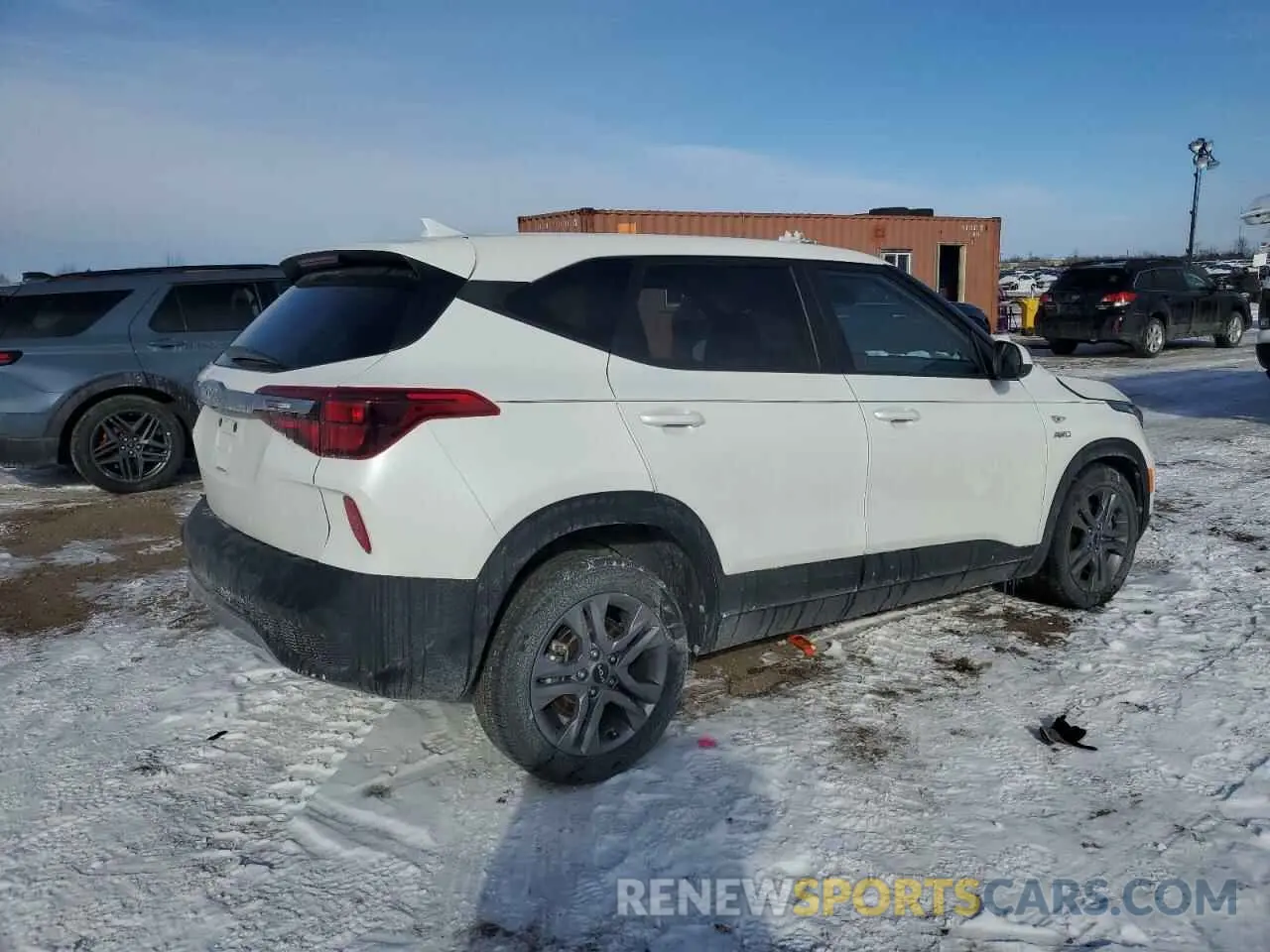 3 fotografías del automóvil dañado KNDEPCAA0P7451957 KIA SELTOS 2023