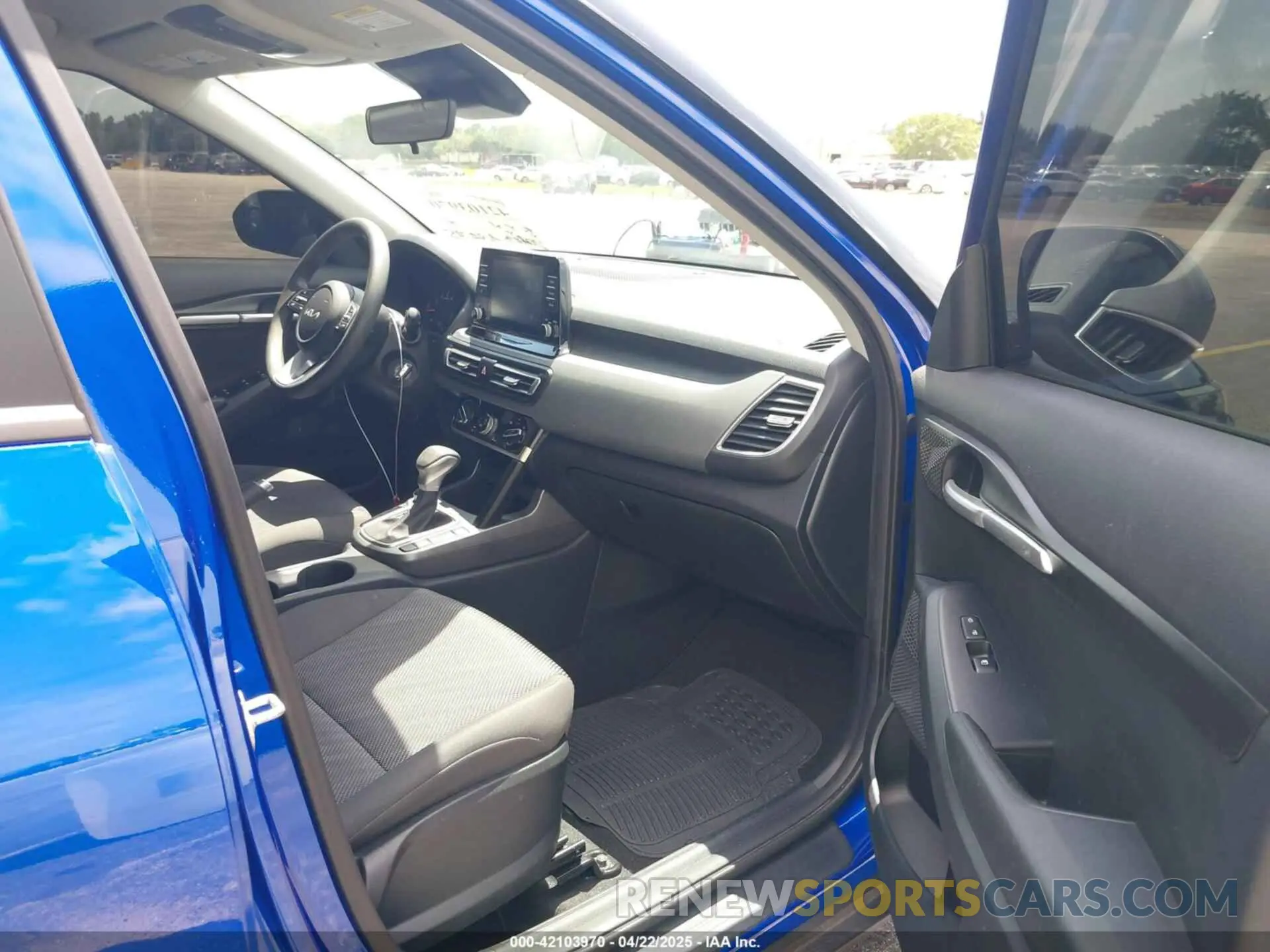 5 fotografías del automóvil dañado KNDEPCAA2P7460742 KIA SELTOS 2023