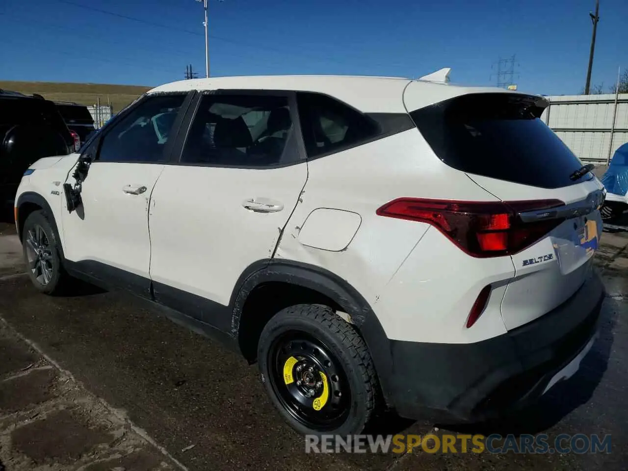 2 fotografías del automóvil dañado KNDEPCAA5P7408554 KIA SELTOS 2023