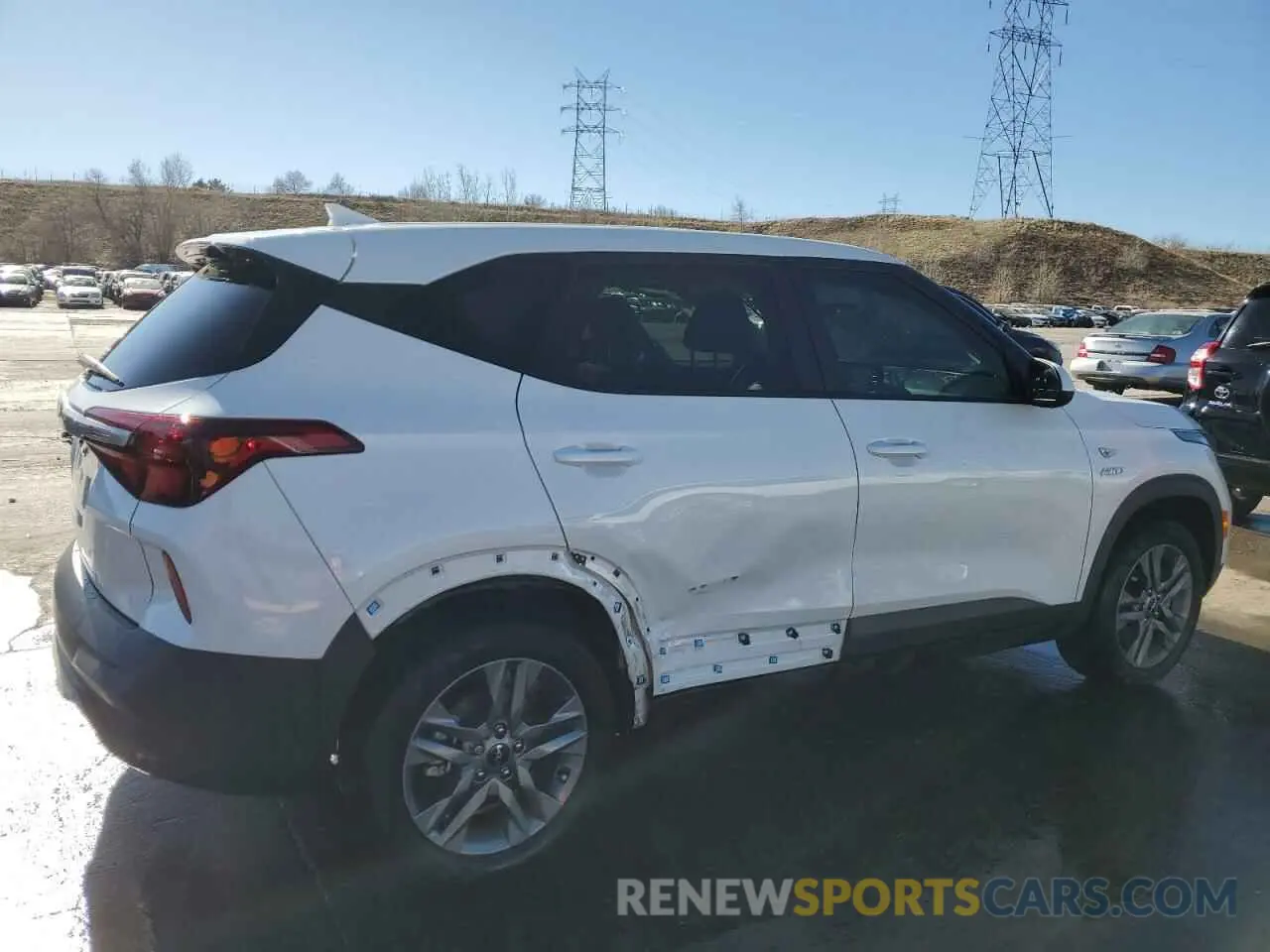 3 fotografías del automóvil dañado KNDEPCAA5P7408554 KIA SELTOS 2023