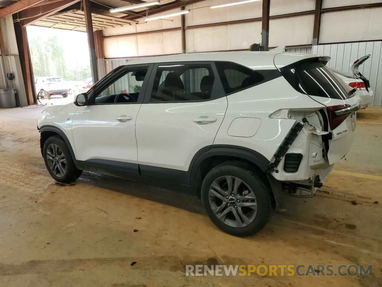 2 fotografías del automóvil dañado KNDEPCAA6P7362944 KIA SELTOS 2023