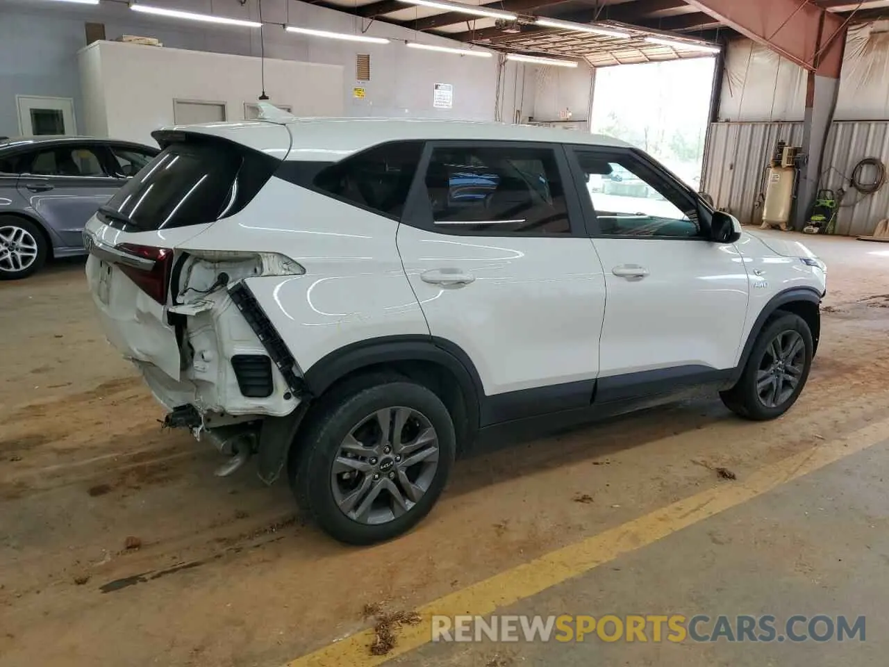 3 fotografías del automóvil dañado KNDEPCAA6P7362944 KIA SELTOS 2023