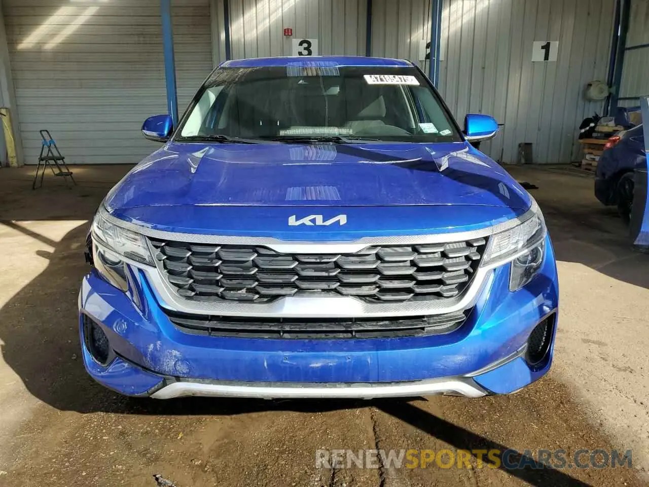 5 fotografías del automóvil dañado KNDEPCAA8P7434307 KIA SELTOS 2023
