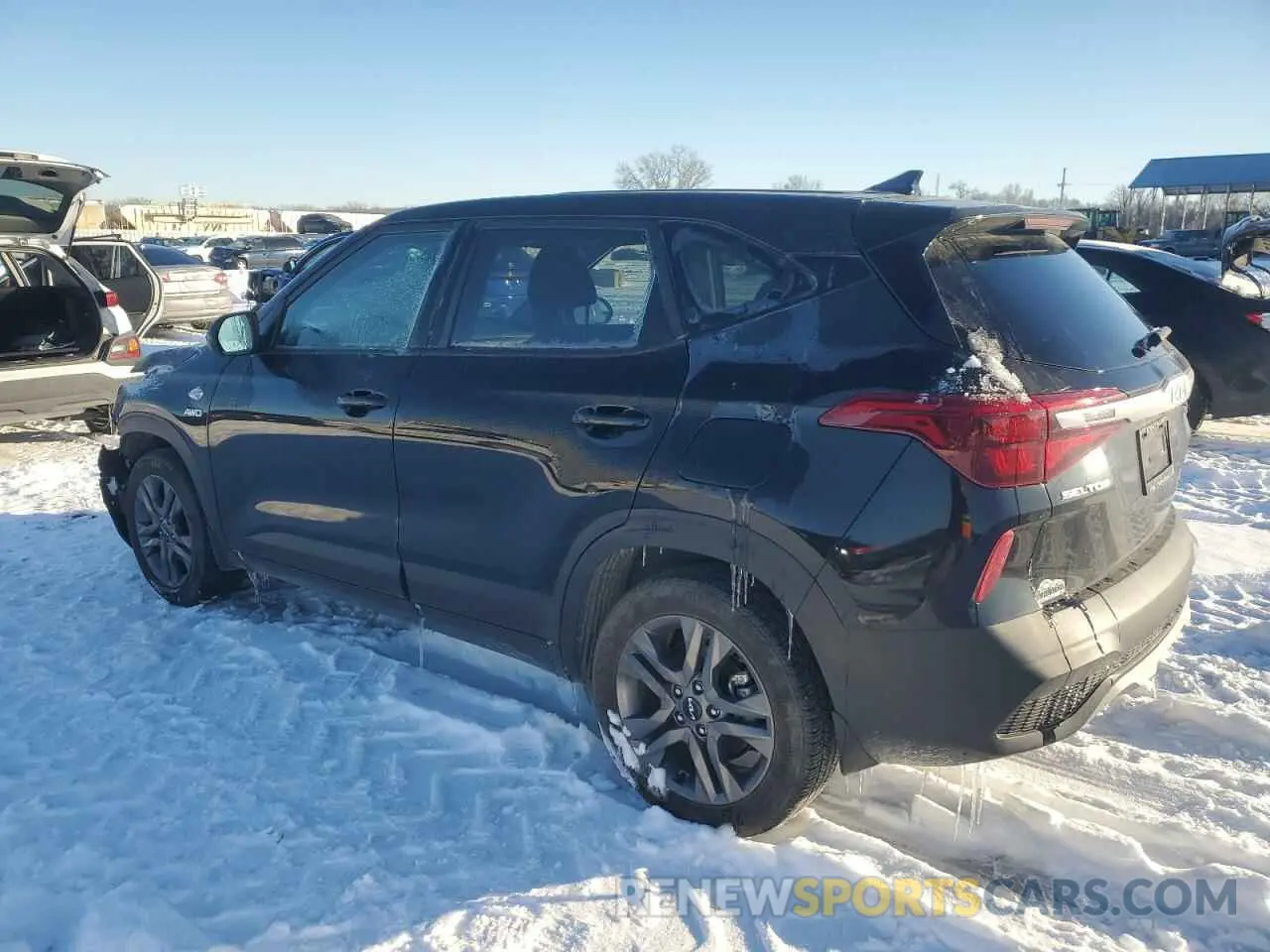 2 fotografías del automóvil dañado KNDEPCAA9P7428936 KIA SELTOS 2023