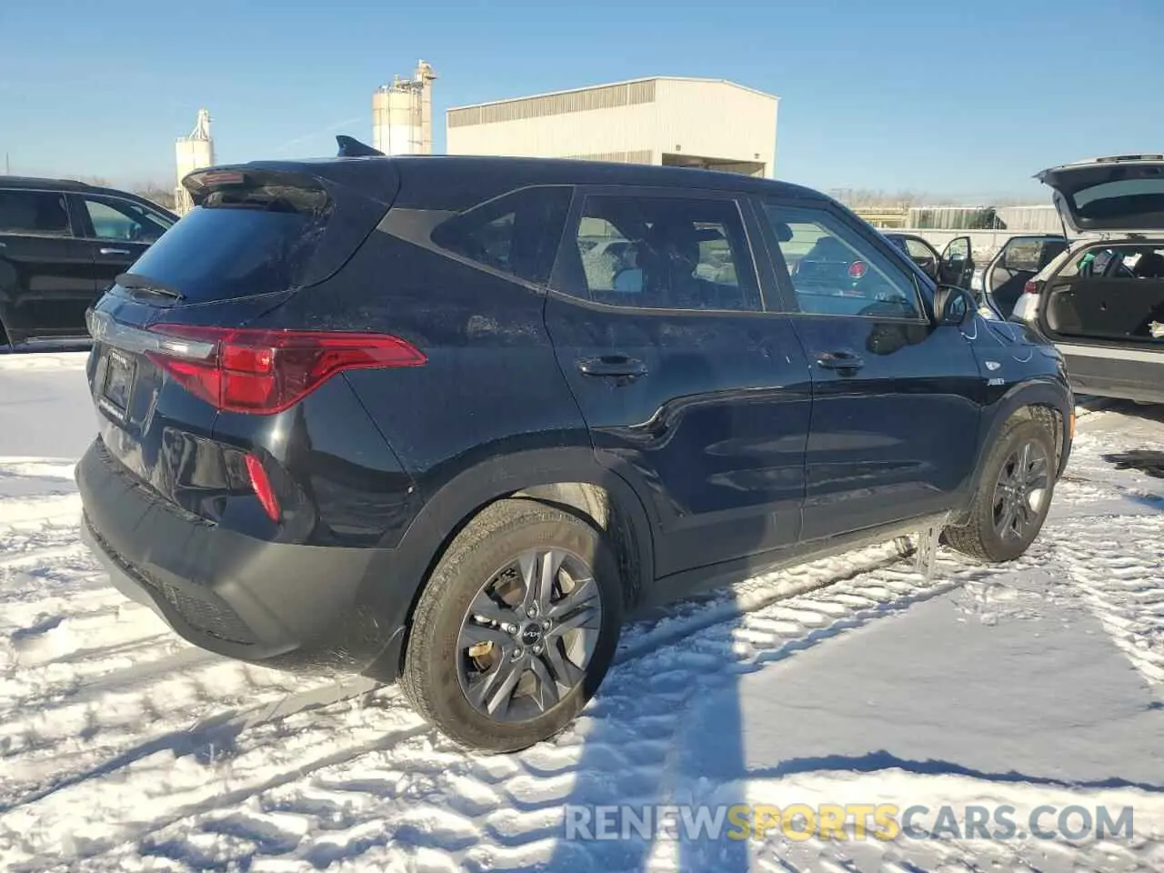 3 fotografías del automóvil dañado KNDEPCAA9P7428936 KIA SELTOS 2023