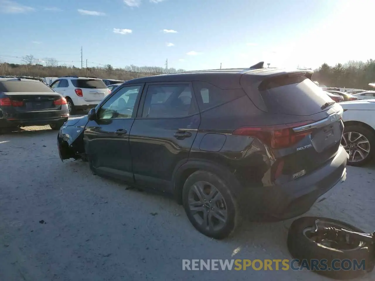 2 fotografías del automóvil dañado KNDEPCAA9P7435868 KIA SELTOS 2023