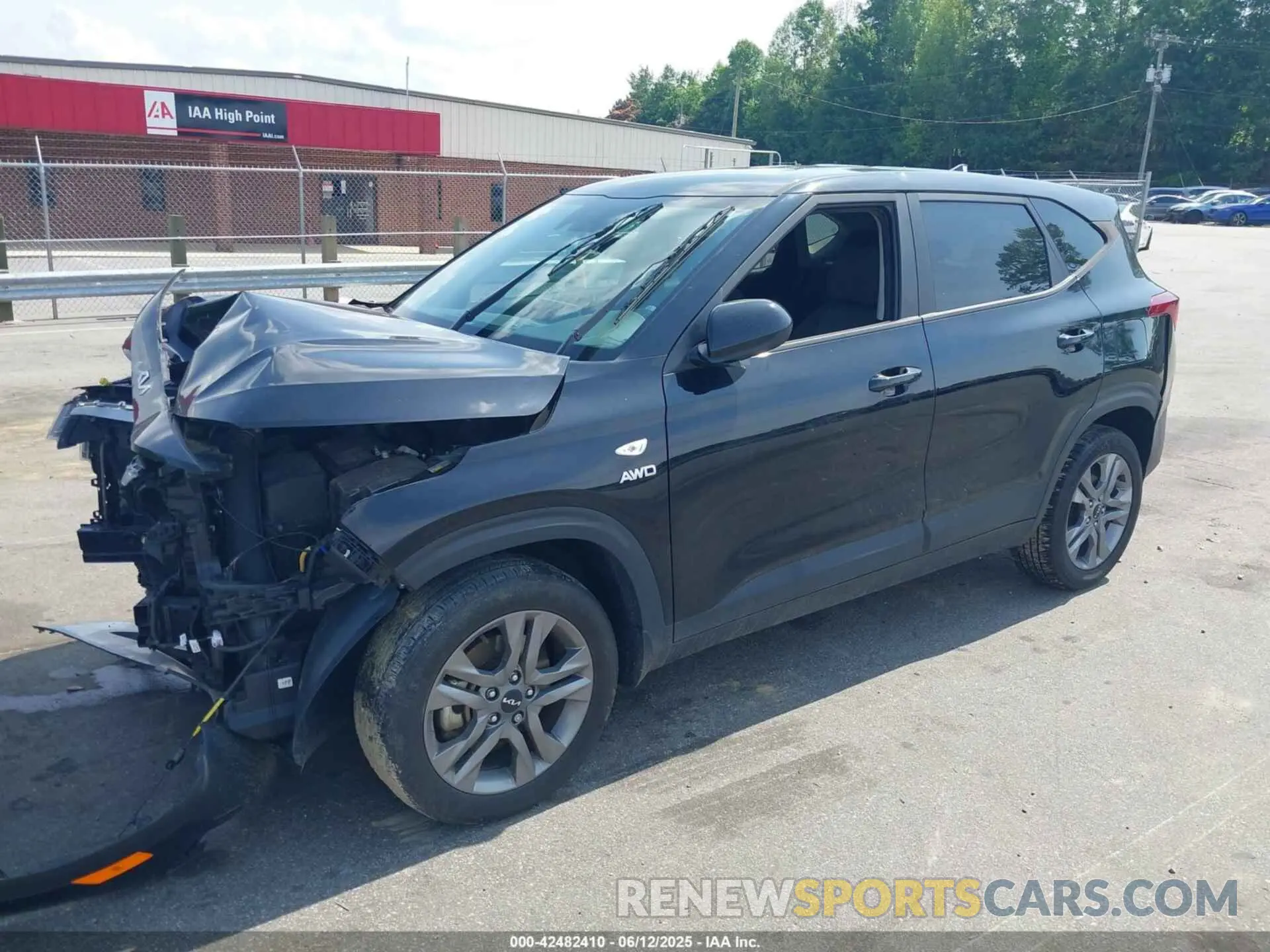 2 fotografías del automóvil dañado KNDEPCAA9P7457143 KIA SELTOS 2023