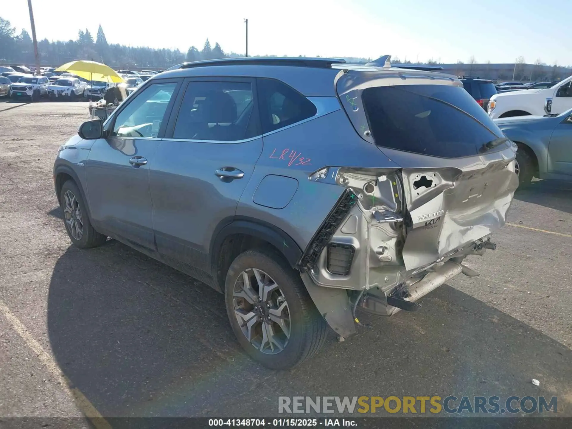 3 fotografías del automóvil dañado KNDERCAA0P7357815 KIA SELTOS 2023