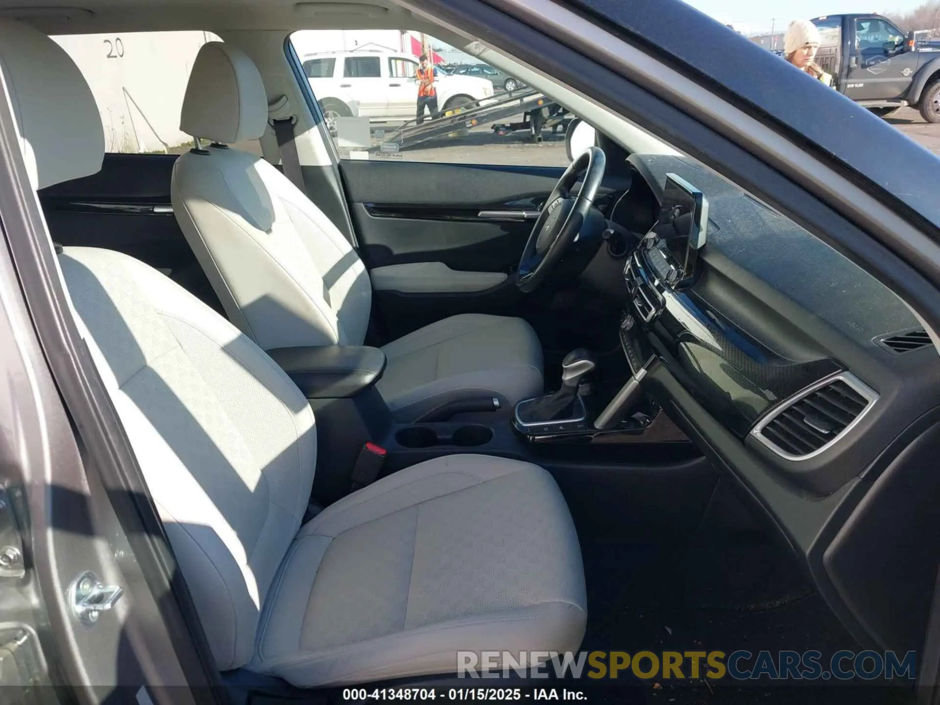 5 fotografías del automóvil dañado KNDERCAA0P7357815 KIA SELTOS 2023