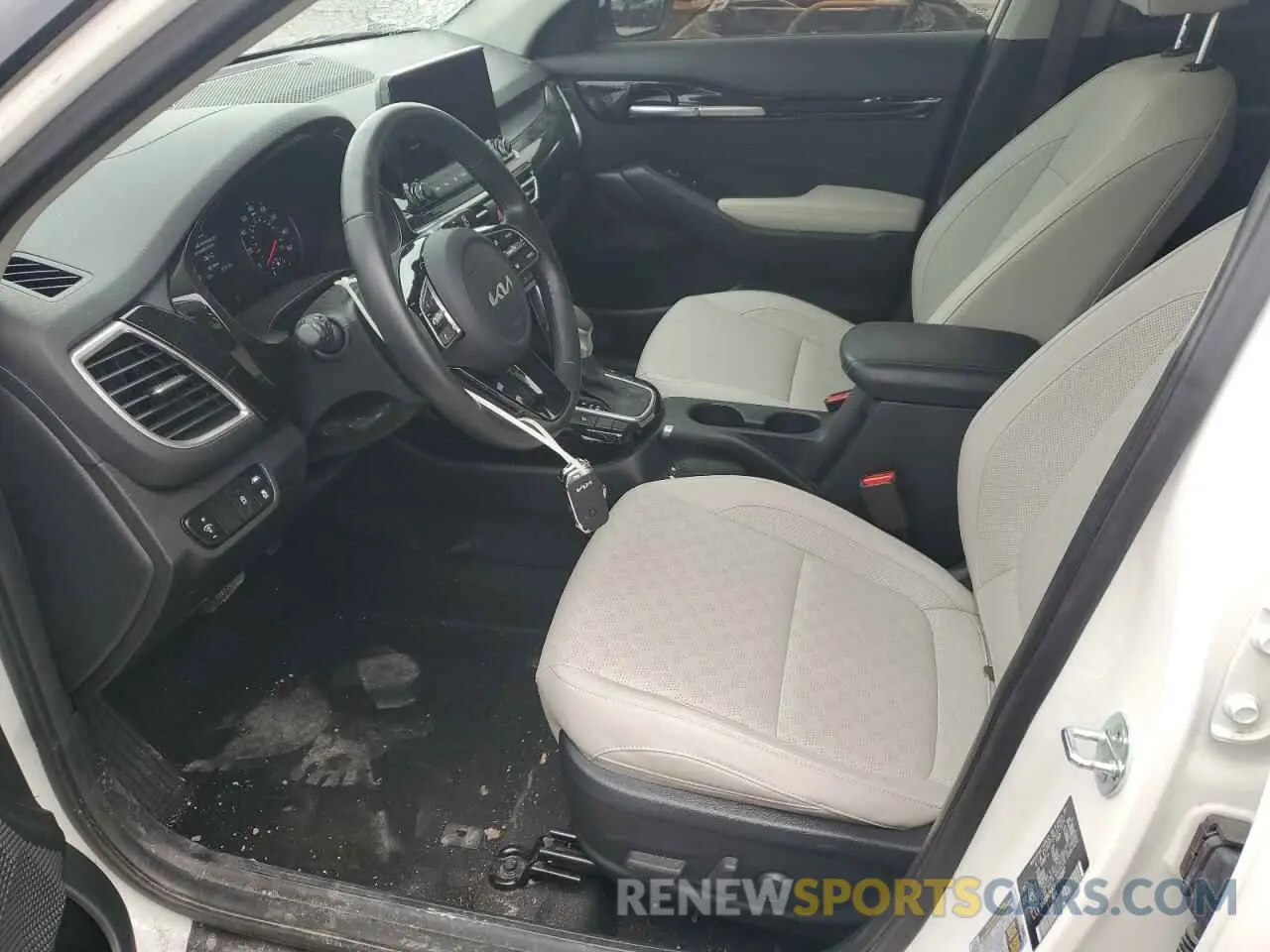 7 fotografías del automóvil dañado KNDERCAA0P7464587 KIA SELTOS 2023