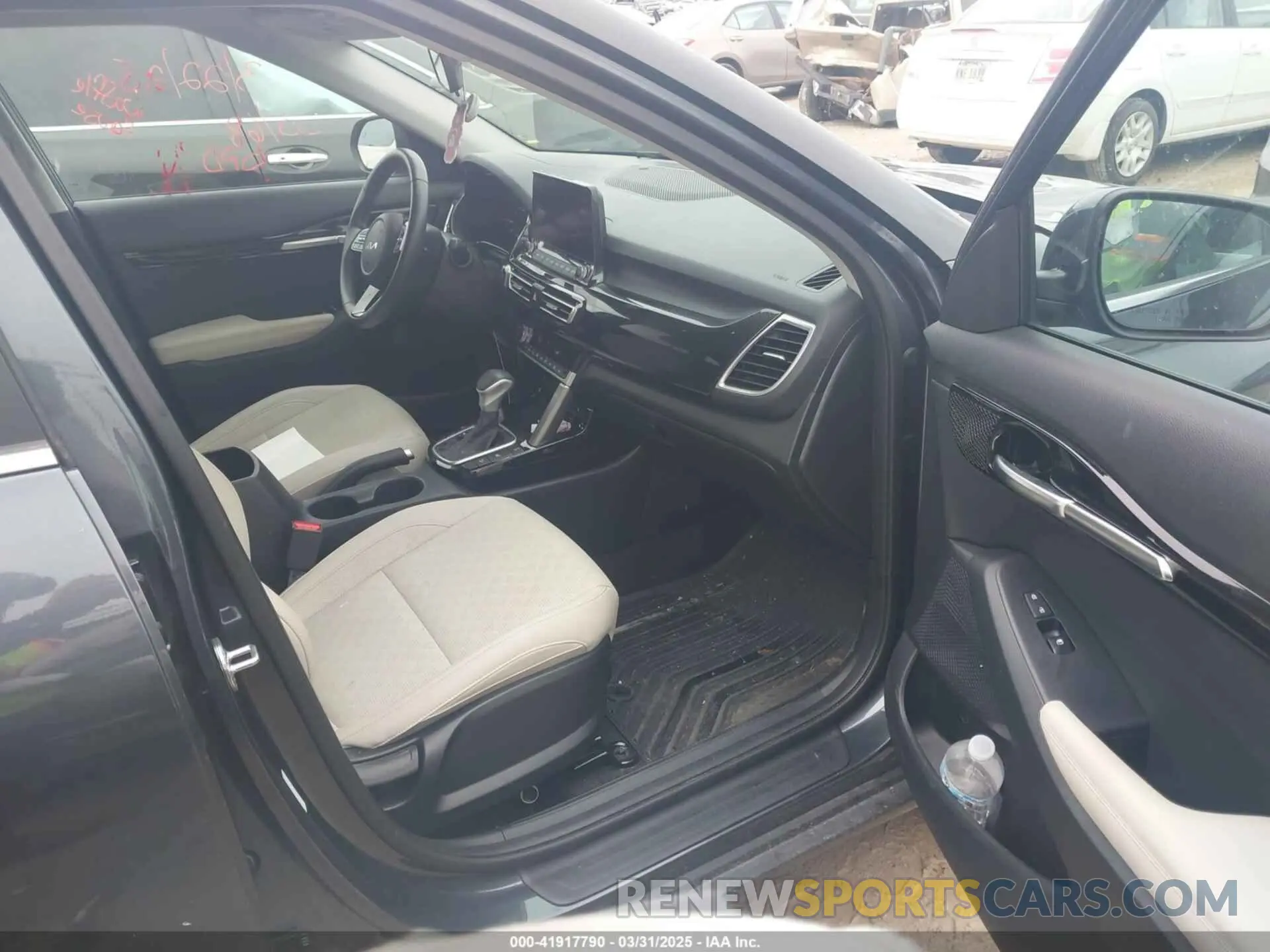 5 fotografías del automóvil dañado KNDERCAA3P7375497 KIA SELTOS 2023