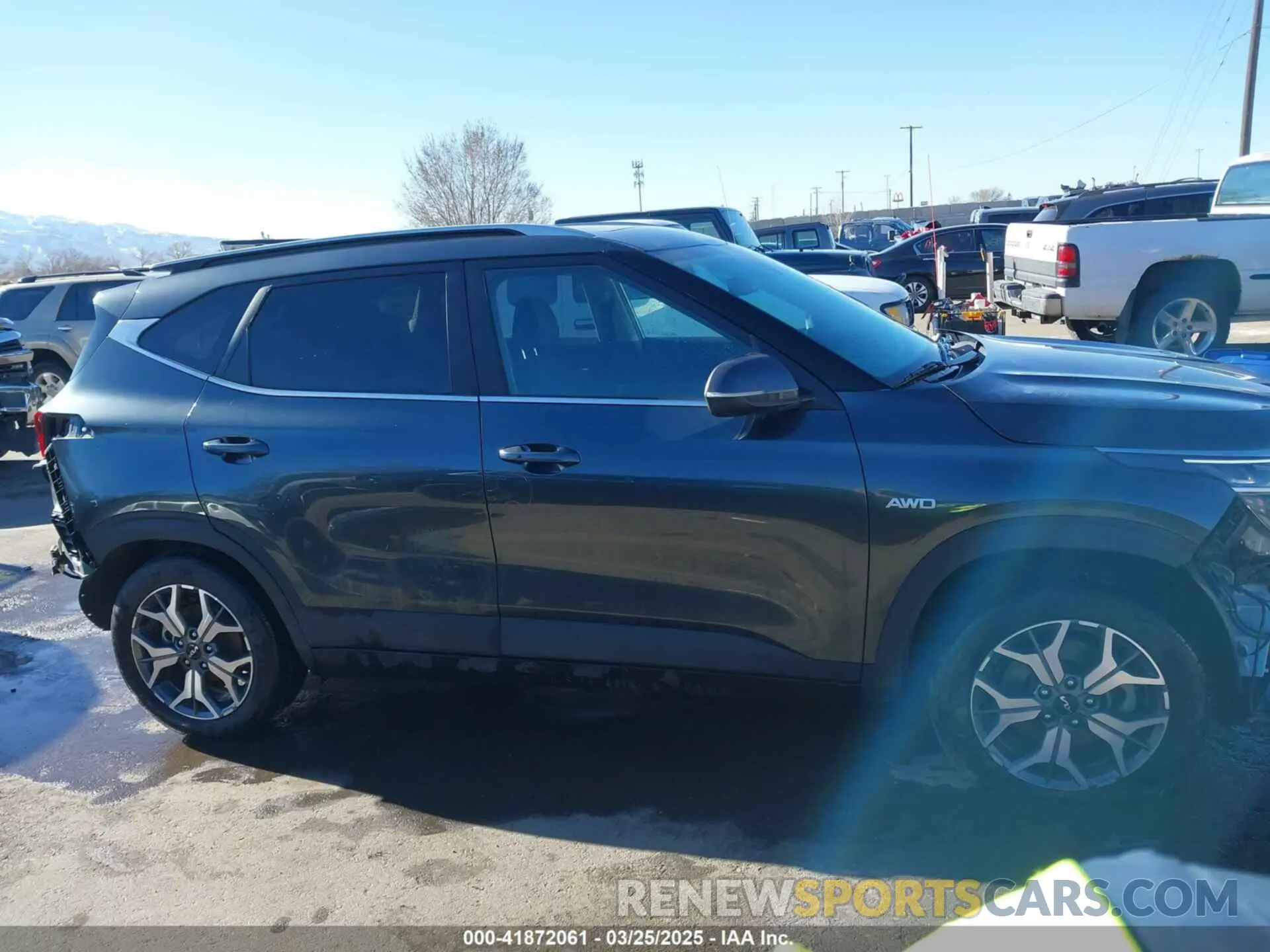 14 fotografías del automóvil dañado KNDERCAA3P7467337 KIA SELTOS 2023