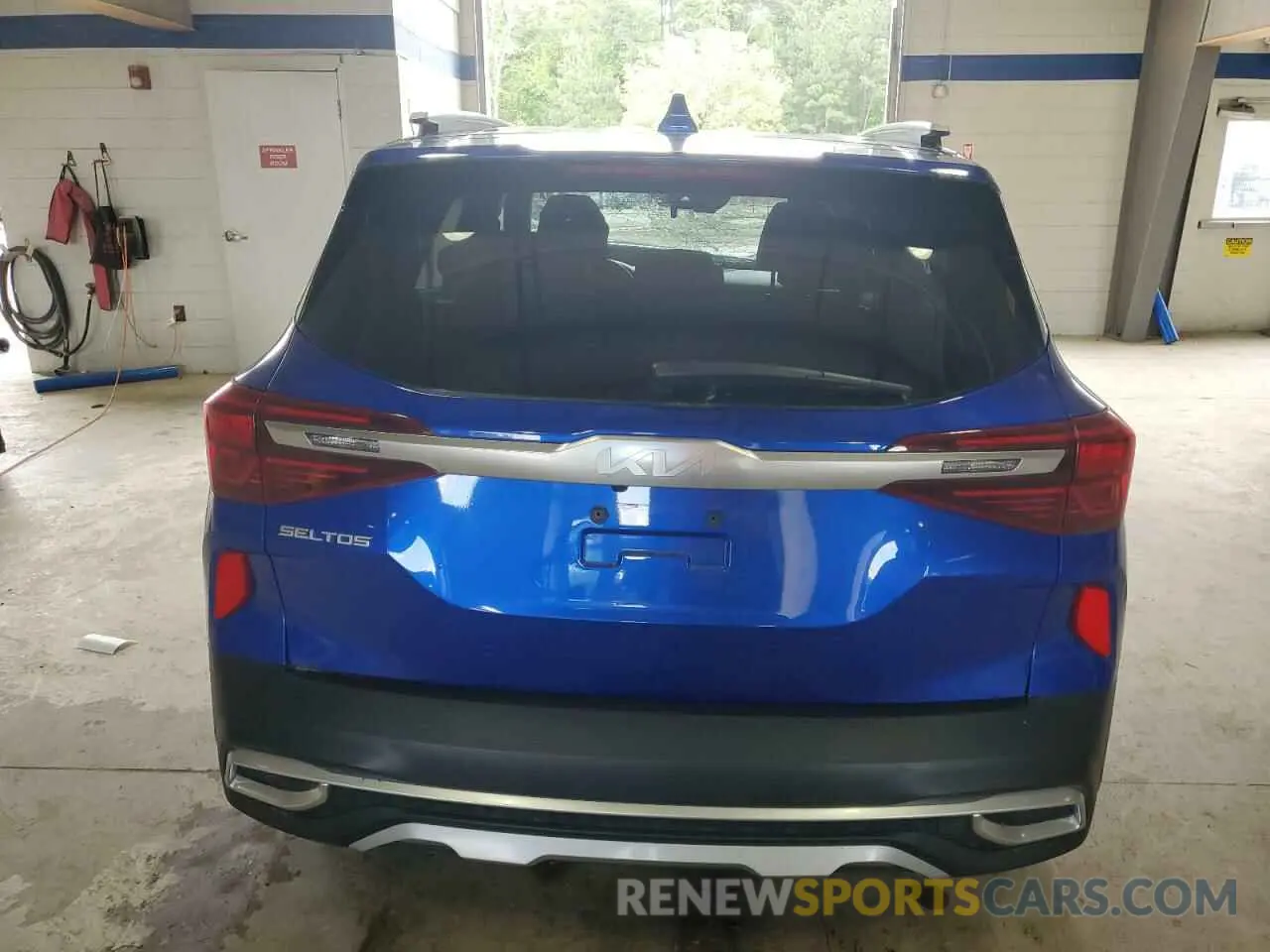 6 fotografías del automóvil dañado KNDERCAA6P7404152 KIA SELTOS 2023